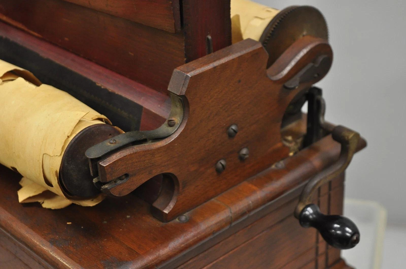Noyer Petite boîte à musique victorienne ancienne Clariona Merritt Gally 14 Reed Pipe Organette en vente