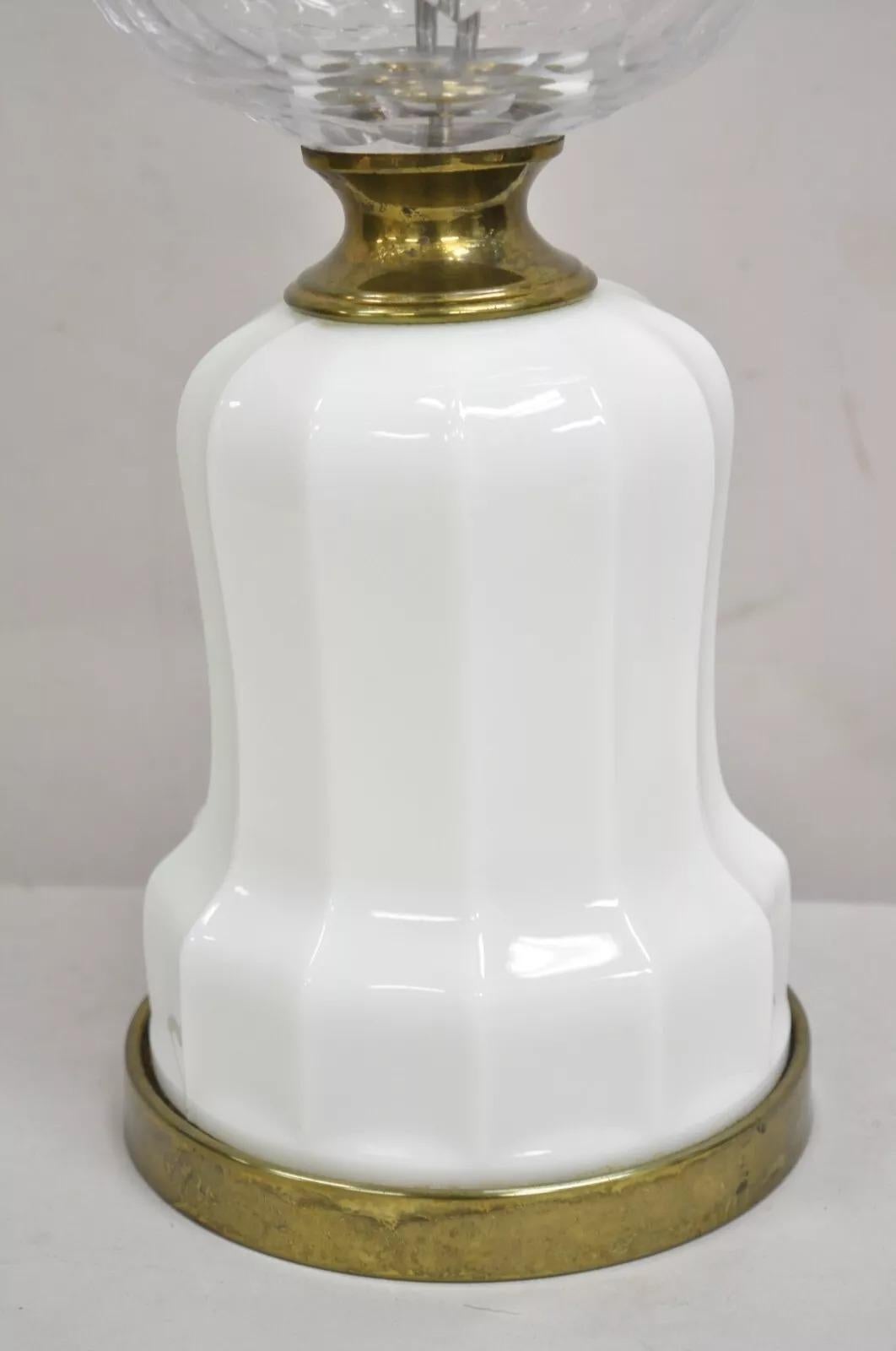 Lampe de table victorienne ancienne à pois en cristal, verre et verre dépoli Bon état - En vente à Philadelphia, PA