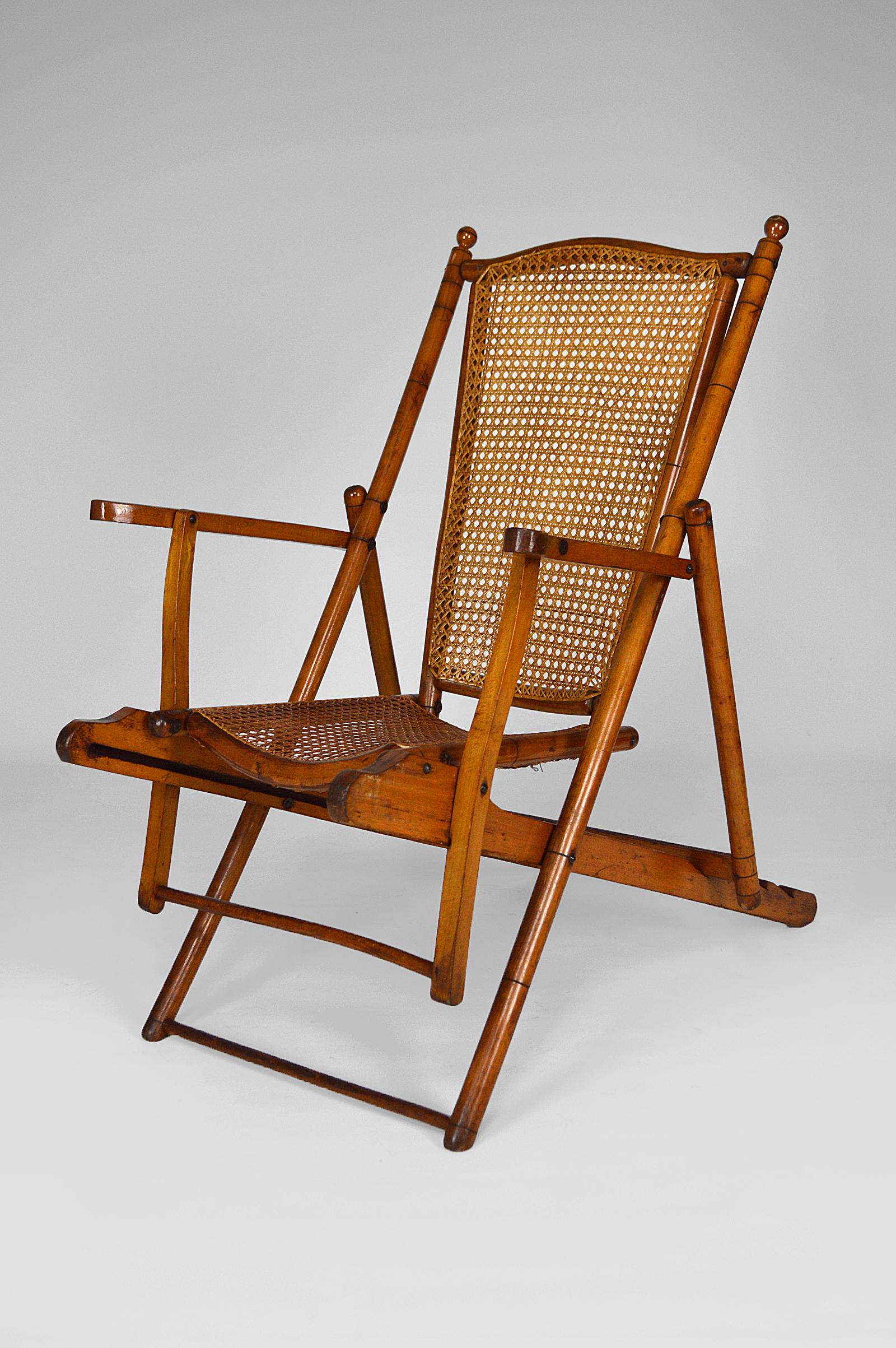Antique folding lounge steamer deck chair / armchair.

Victorian colonial / Anglo-Indian style,
circa 1900.

Good condition.