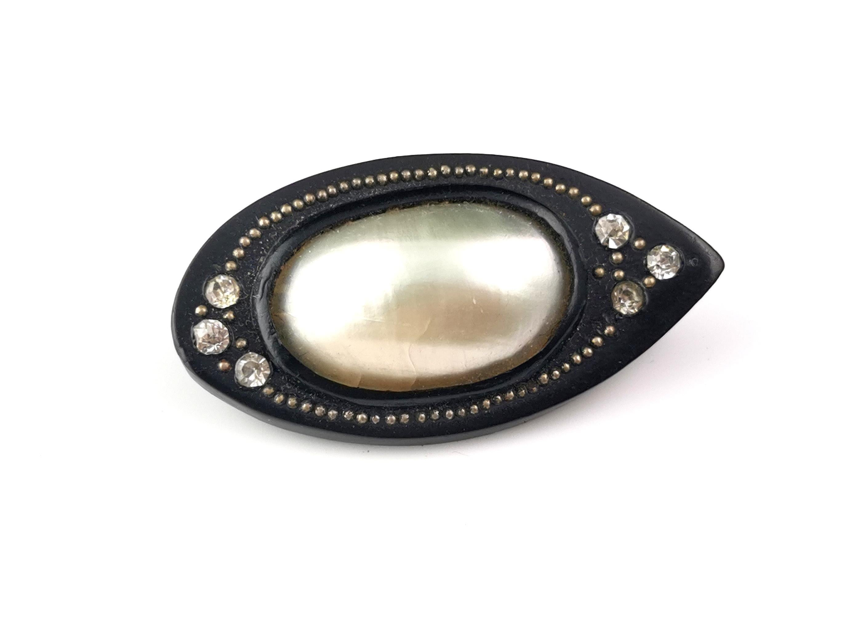Antique Victorian Coque de Perle eye brooch, Whitby Jet and paste  For Sale 4