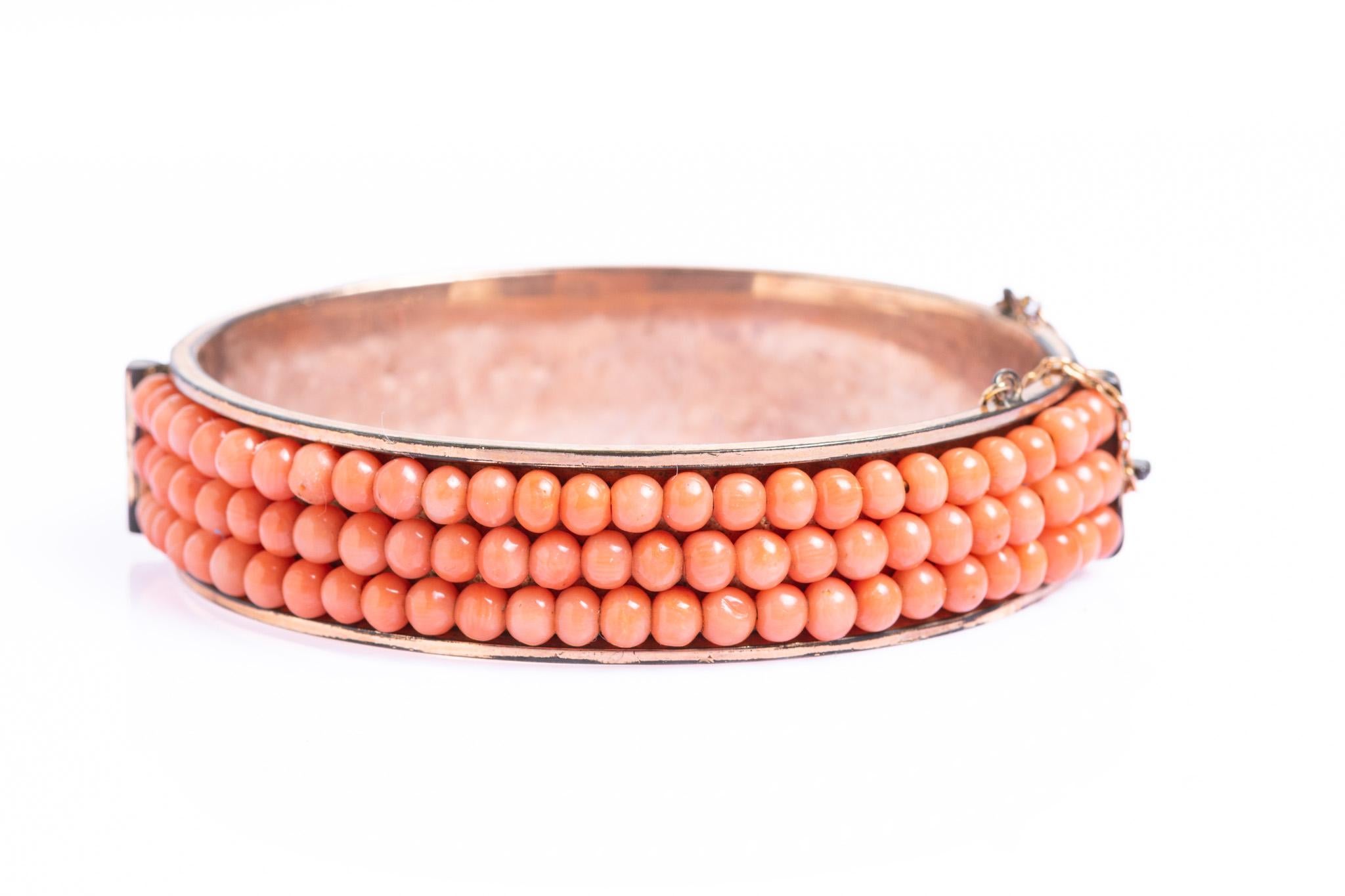 Taille coussin antique Antique bracelet victorien en corail en vente