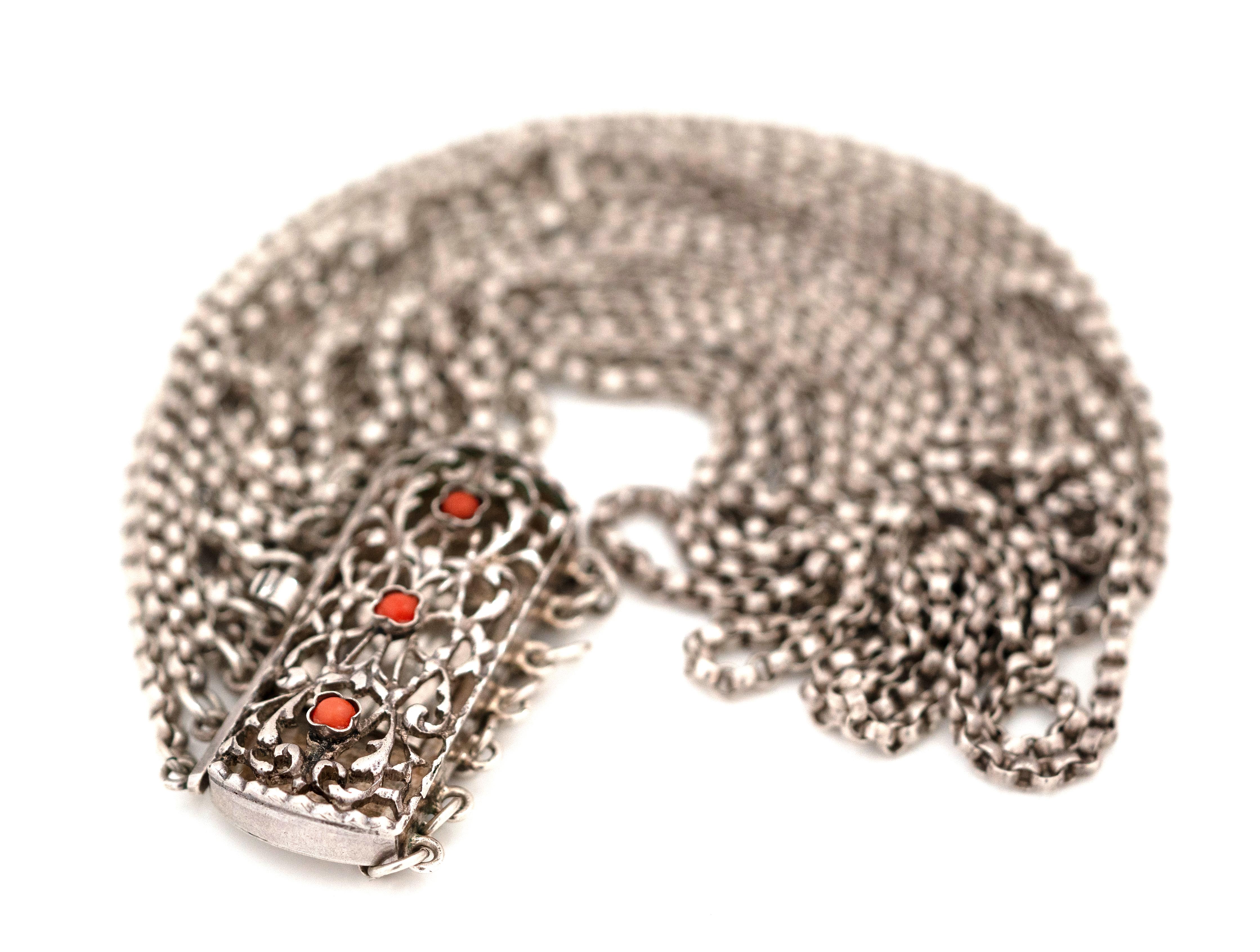 Cabochon Bracciale antico vittoriano con catena in argento e corallo in vendita