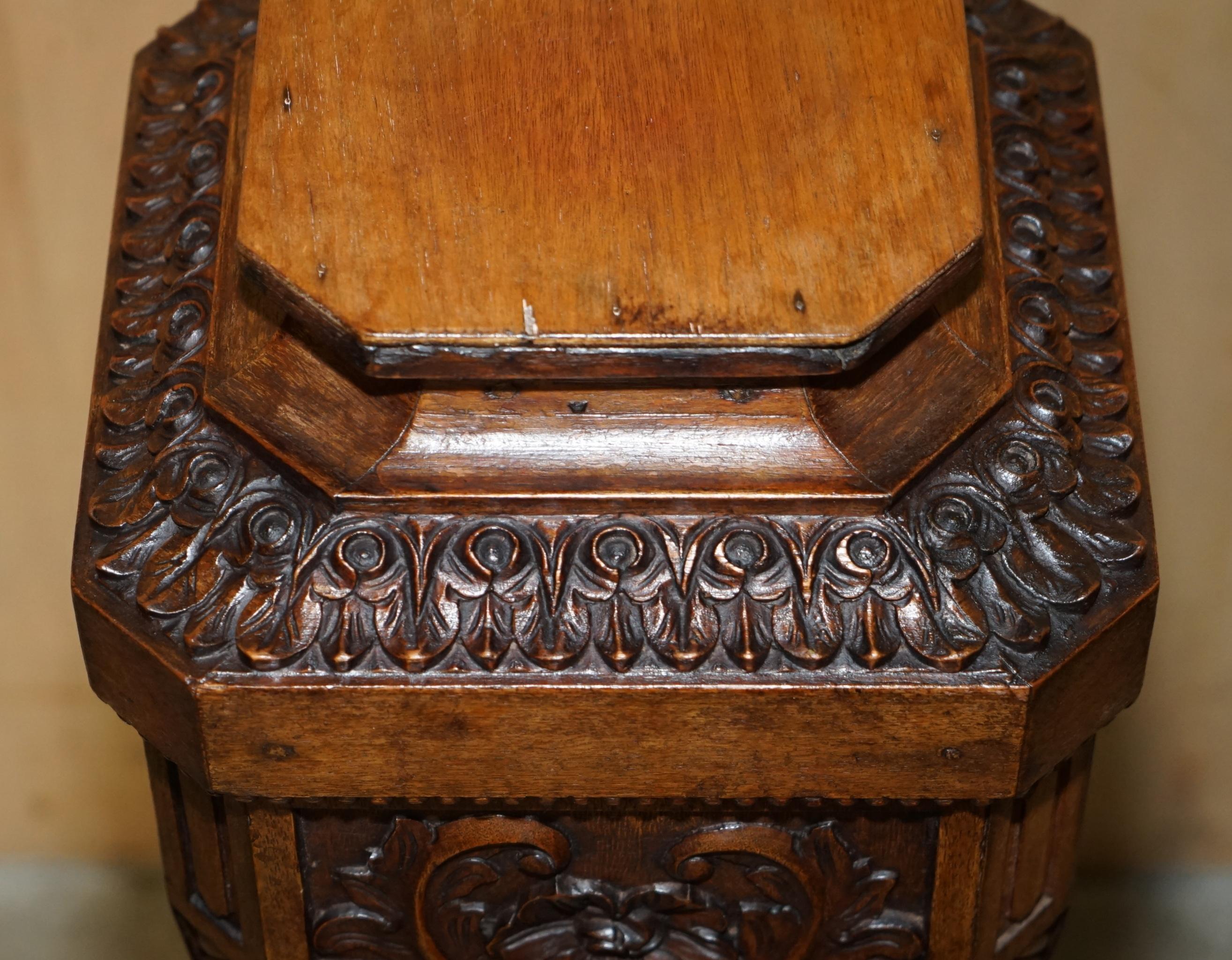 Hardwood ANTIQUE ViCTORIAN CORINTHIAN PILLAR PEDESTAL STAND DISPLAYING BUSTS ANTIQUES For Sale