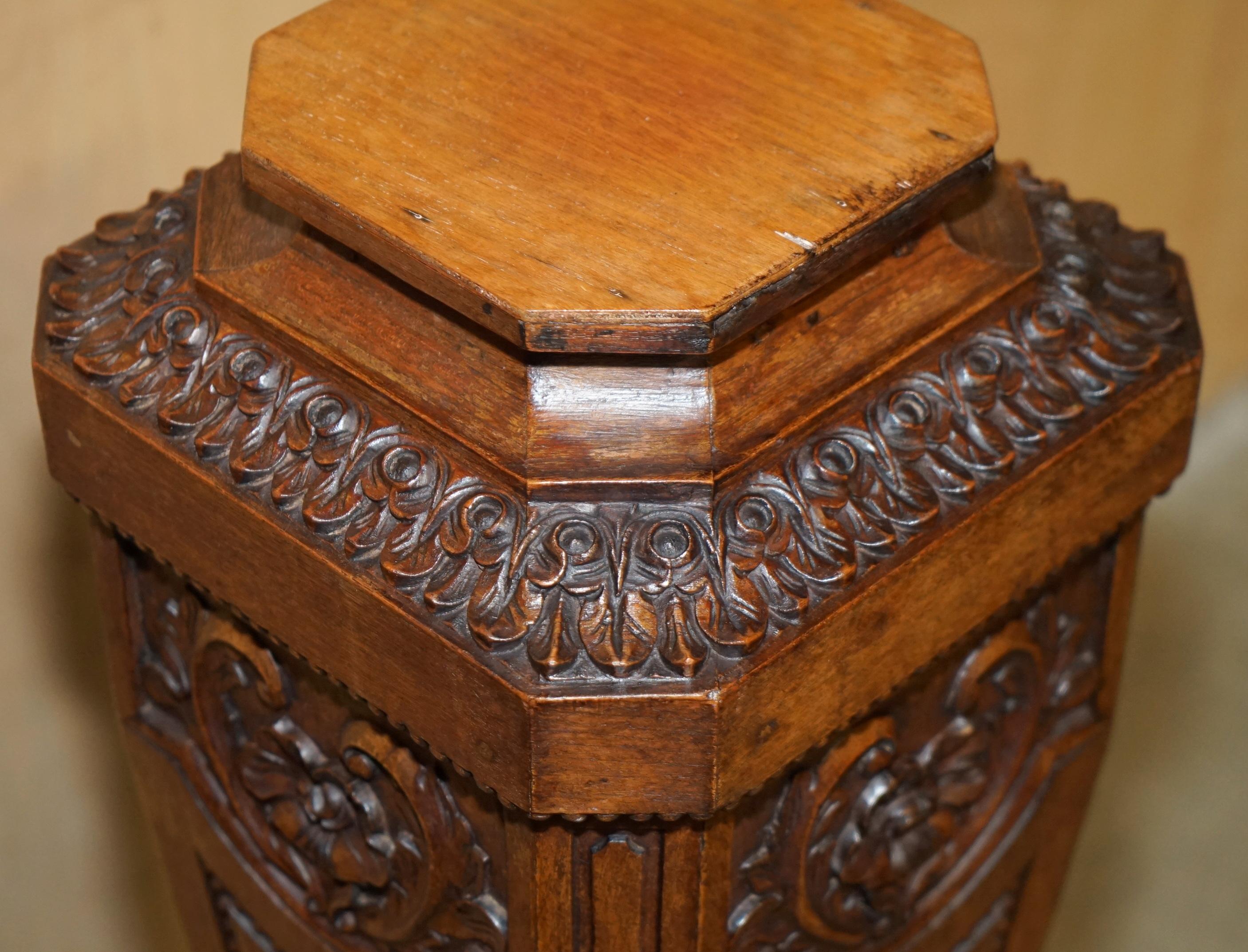 ANTIQUE ViCTORIAN CORINTHIAN PILLAR PEDESTAL STAND DISPLAYING BUSTS ANTIQUES For Sale 1