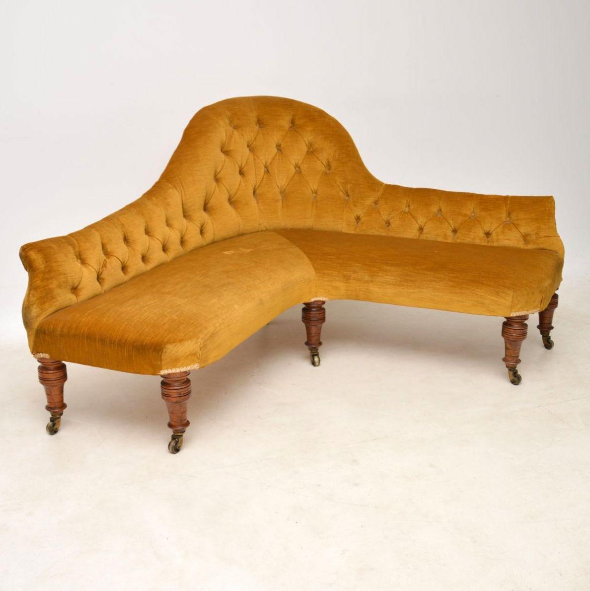 Very unusual antique Victorian corner chaise longue dating to circa 1860s-1880s period on mahogany turned legs with original brass casters. I've never come across a chaise longue of this corner design before and I think it's works quite well, plus