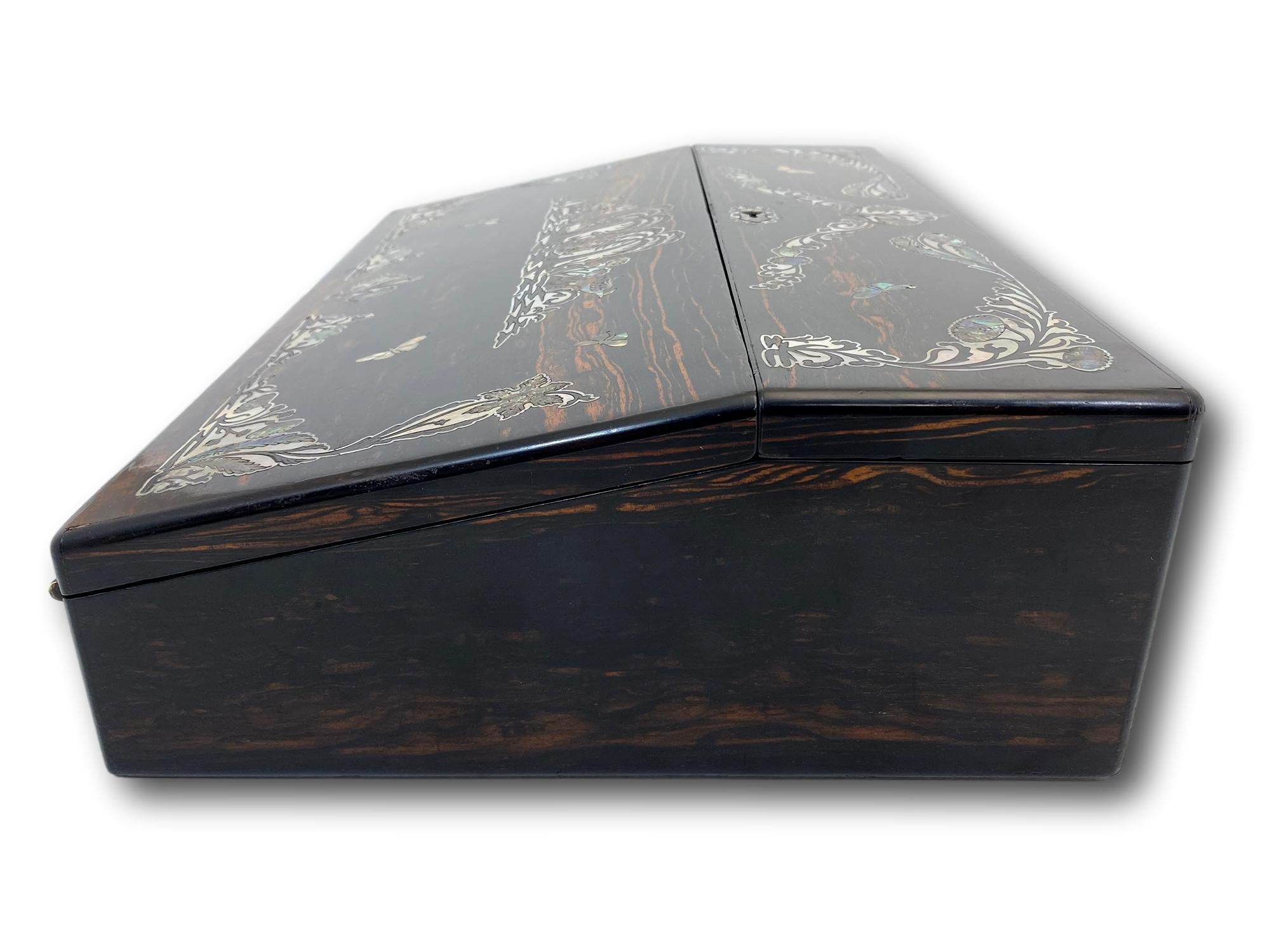 Pendiente de escritura victoriana antigua de Coromandel y nácar de Richard Wathew en Bueno estado para la venta en Northampton, GB