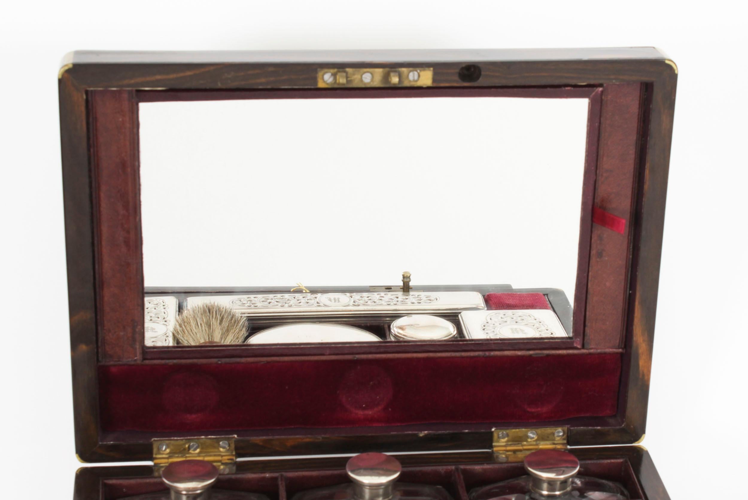 Anglais Ancien coromandel Gentleman's Travelling Vanity Case victorien du 19ème siècle en vente