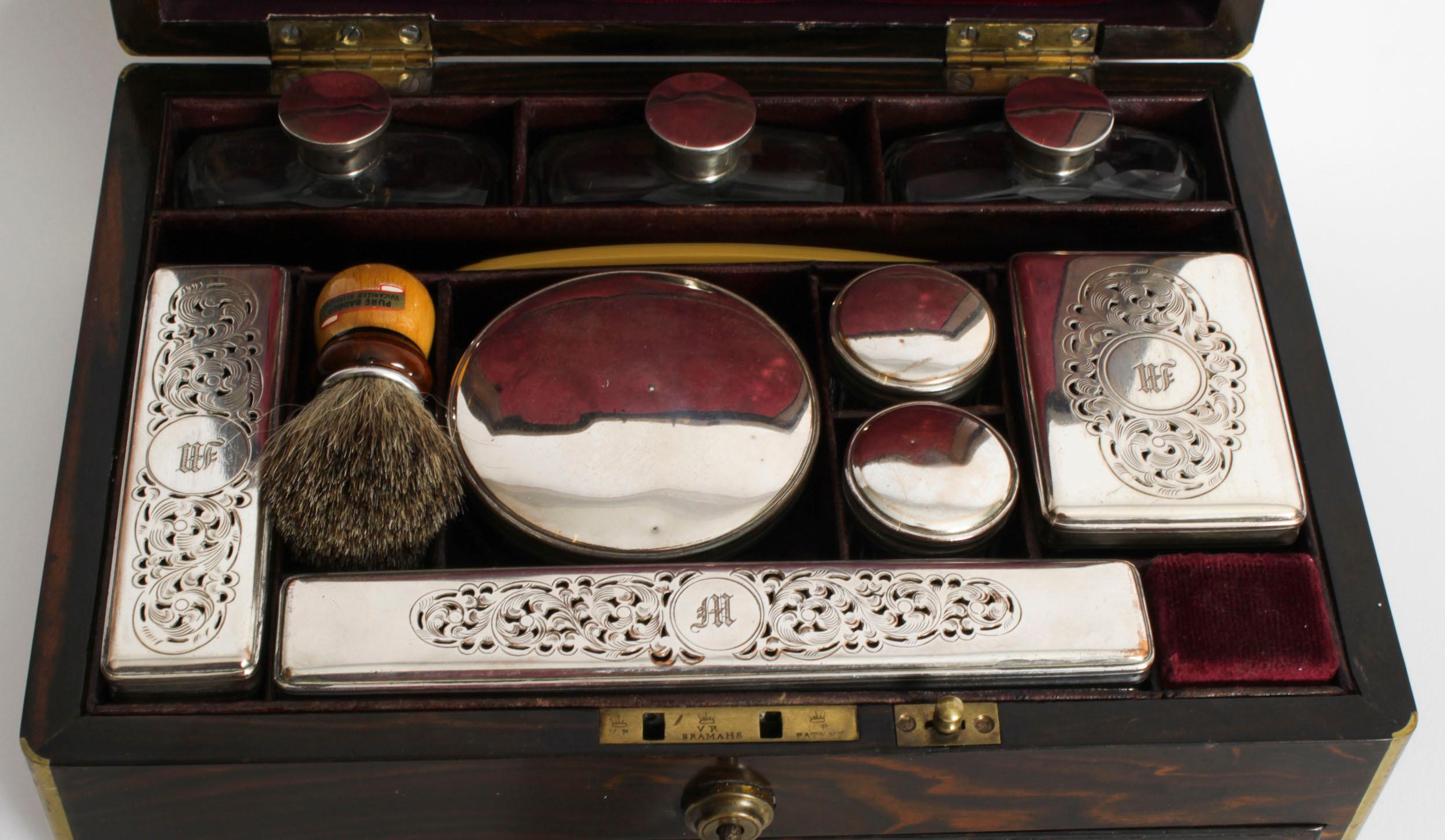 Ancien coromandel Gentleman's Travelling Vanity Case victorien du 19ème siècle en vente 2