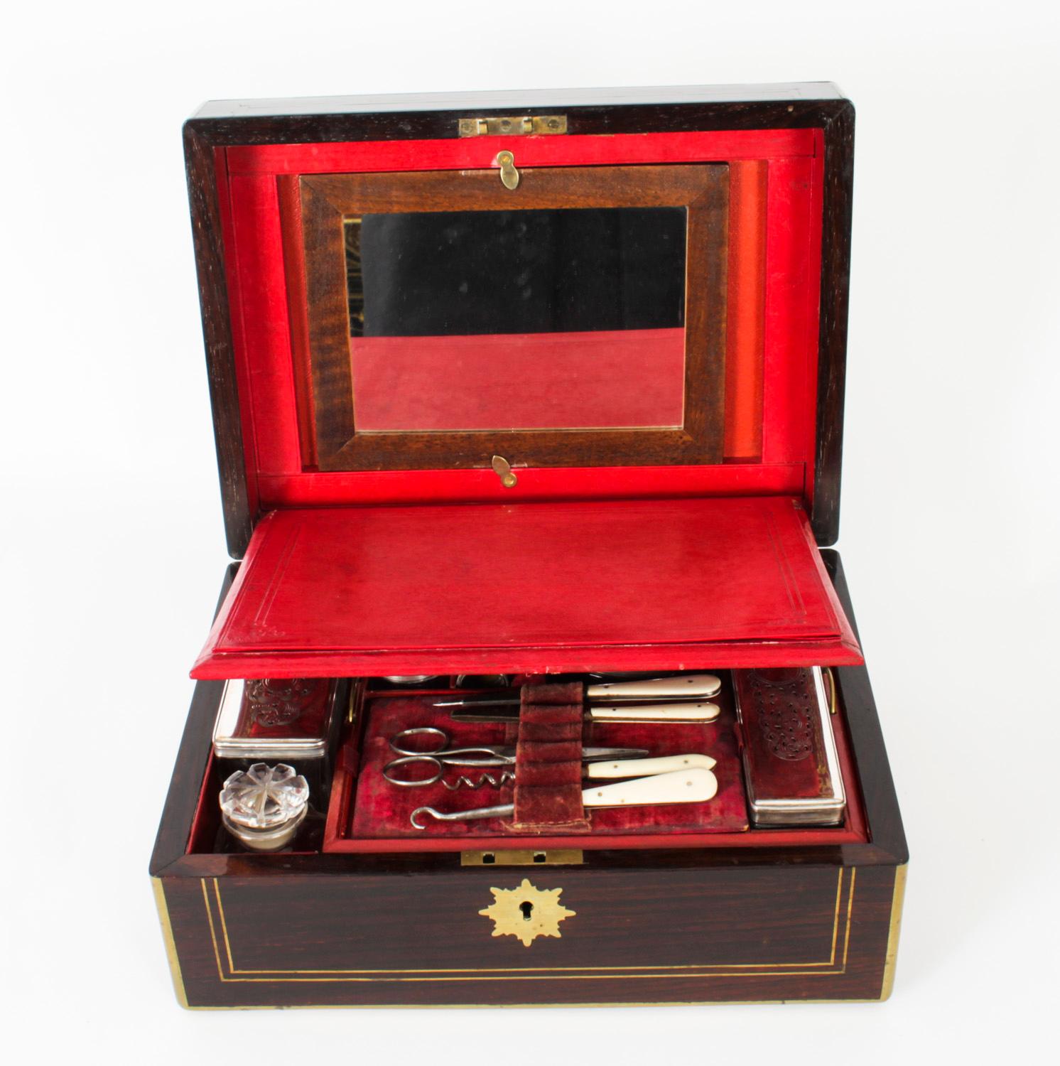 This is a stunning antique Victorian gentlemen's coromandel travelling case, circa 1840 in date.

This traveling case features a hinged cover with brass stringing and a shaped plaque. The inside of the lid has a hidden correspondence folder in red
