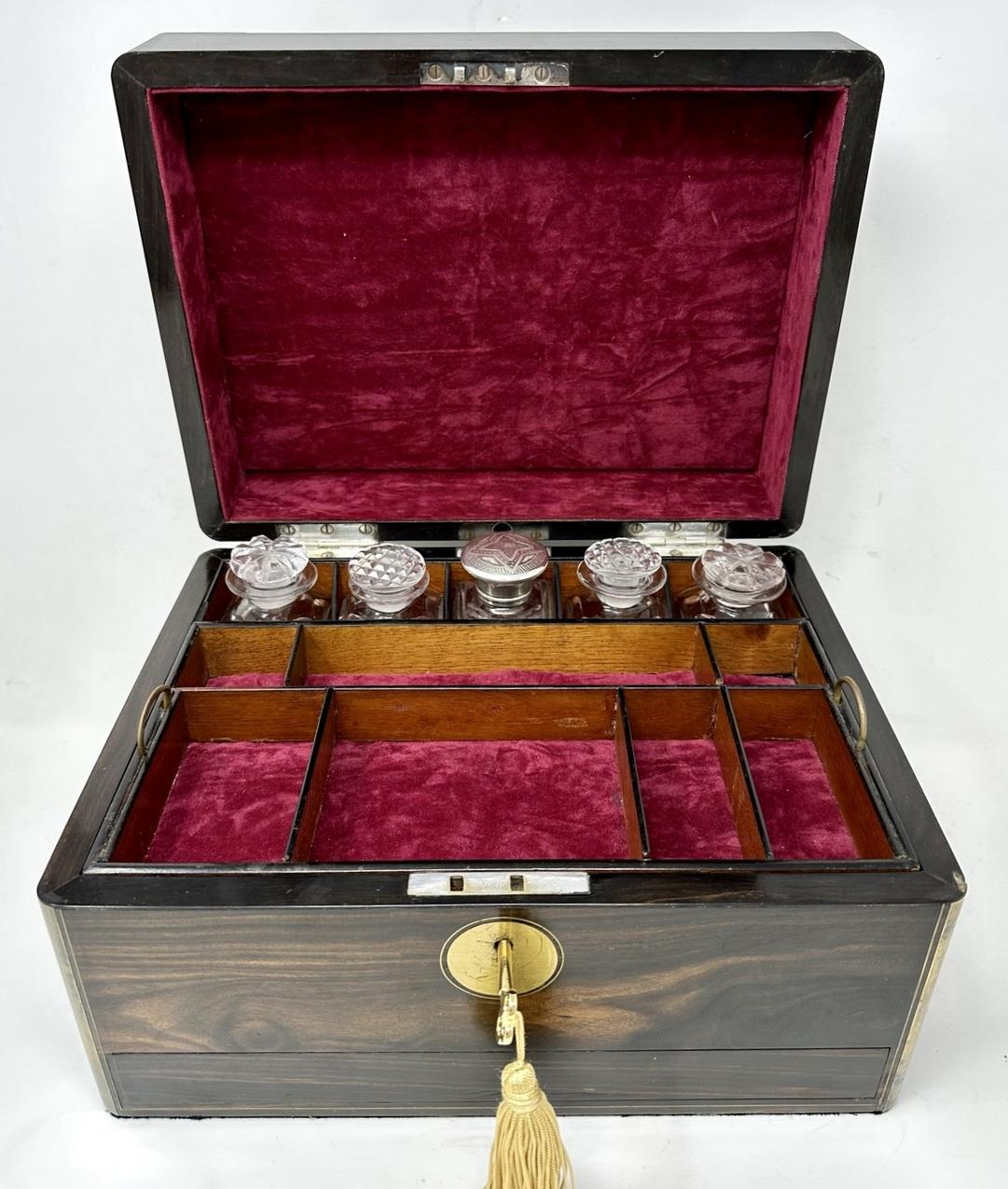 Anglais Antiquité Victorienne Coromandel Wooden Lady's Gentlemans Vanity Jewelry Casket Box  en vente