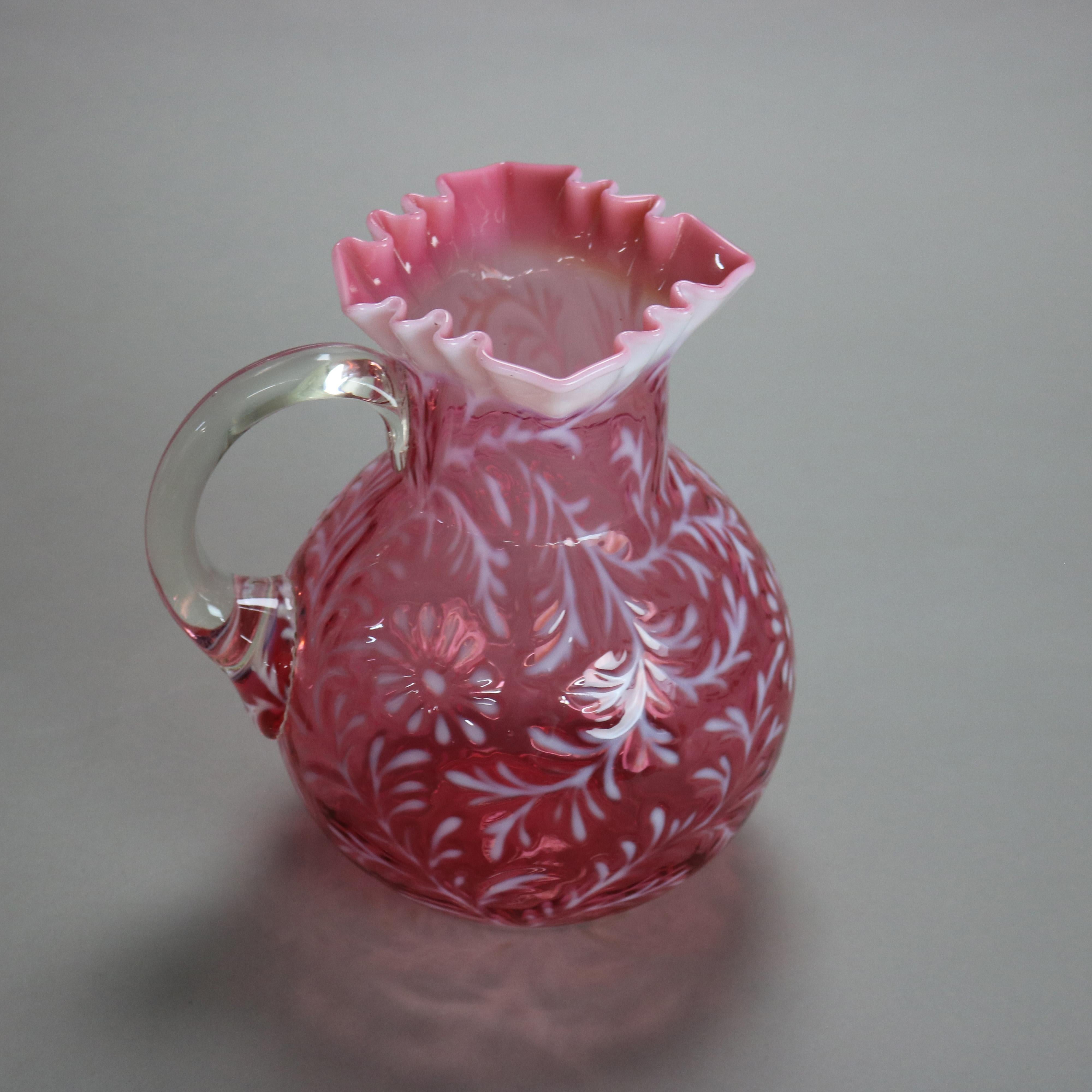 Pichet victorien ancien en verre à canneberge et opalescent avec bord à volants et poignée appliquée C1900

Dimensions - 9,25 