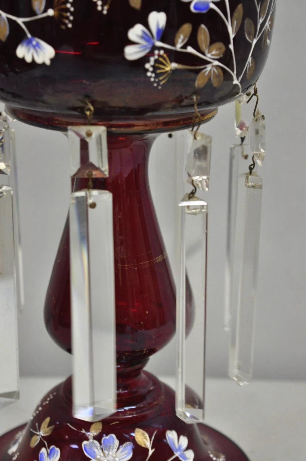 Antiguo Jarrón Victoriano de Cristal de Arándano Pintado a Mano para Mantel con Cristales en venta 5