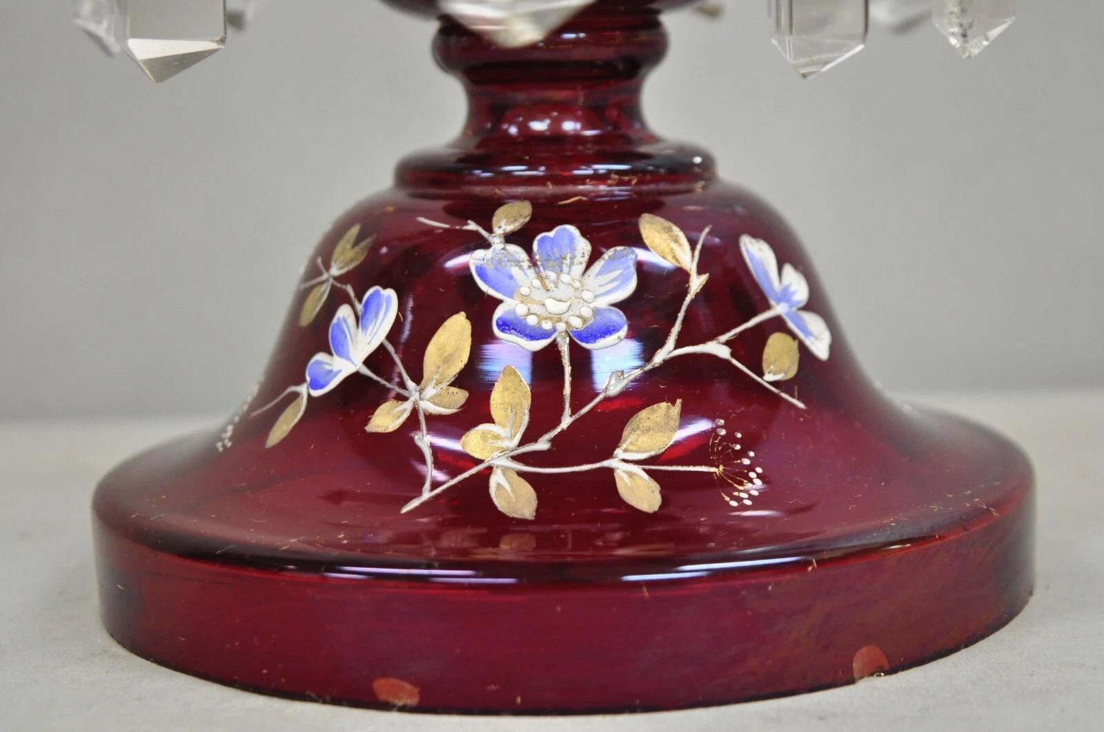 Antiguo Jarrón Victoriano de Cristal de Arándano Pintado a Mano para Mantel con Cristales Vidrio en venta