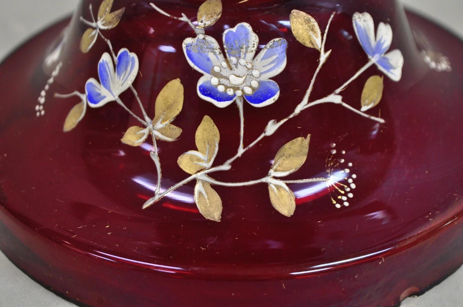 Antiguo Jarrón Victoriano de Cristal de Arándano Pintado a Mano para Mantel con Cristales en venta 2