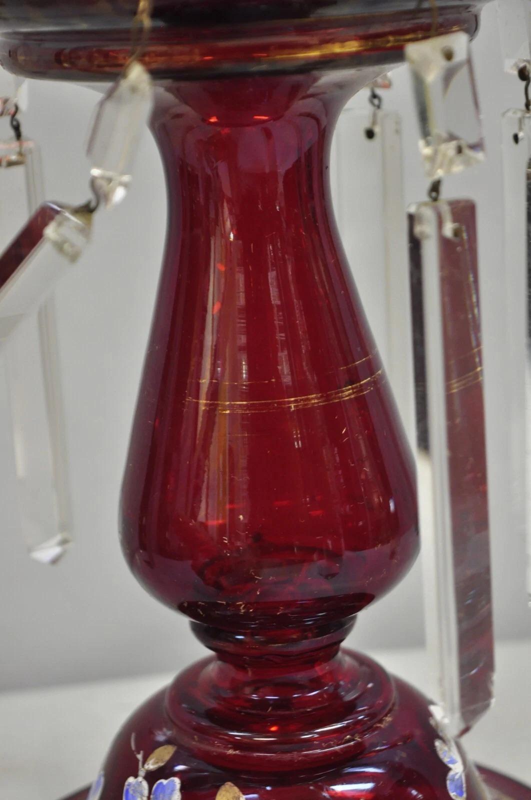 Antiguo Jarrón Victoriano de Cristal de Arándano Pintado a Mano para Mantel con Cristales en venta 3
