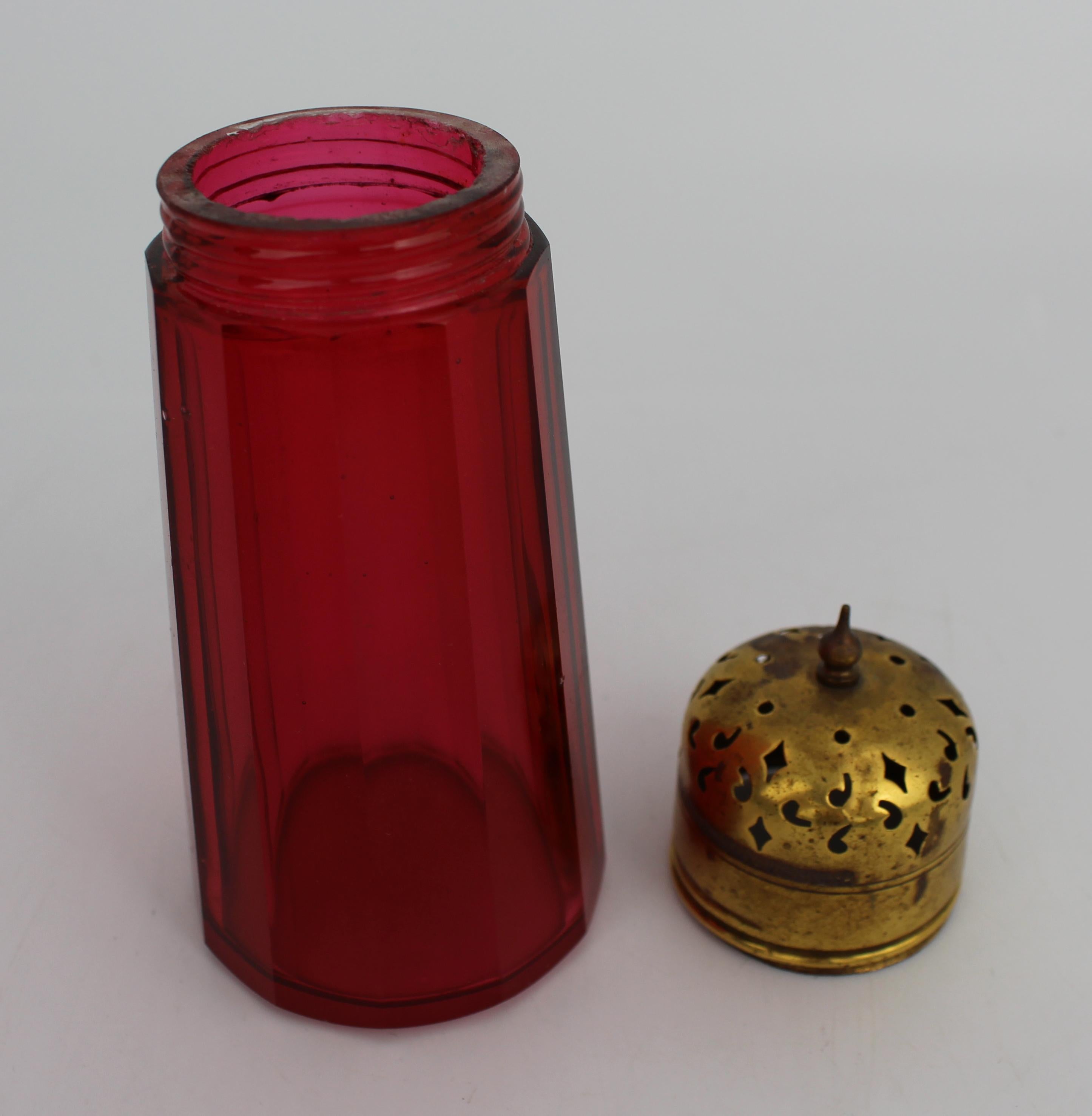 Antique Victorian Cranberry Glass Sugar Dredger In Good Condition For Sale In Worcester, GB
