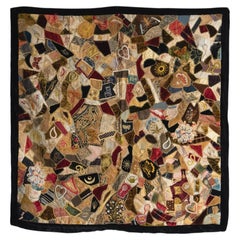 Courtepointe victorienne ancienne de style « crazy quilt », courtepointe en patchwork de soie et de velours brodée à la main