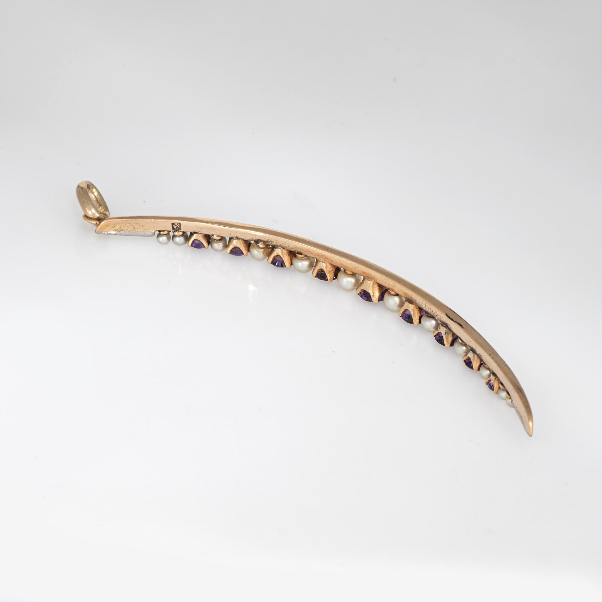 Vittoriano Antico ciondolo vittoriano a forma di mezzaluna con perla ametista in oro 14k Celeste in vendita