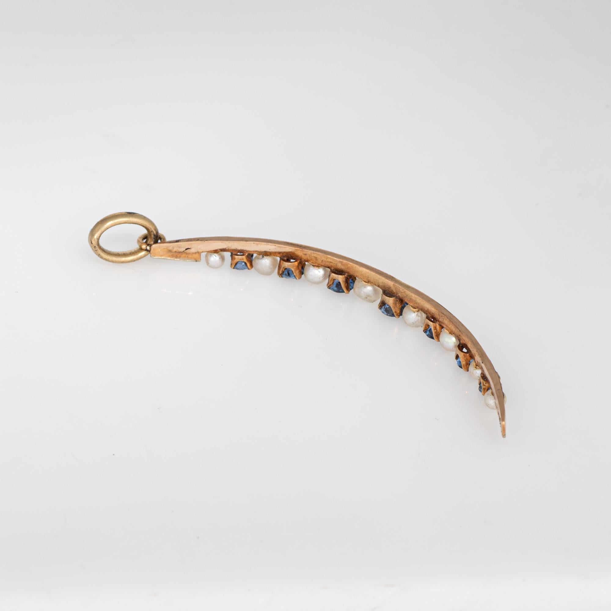 Victorien Pendentif ancien victorien en forme de croissant de lune, saphir, perle et or 14 carats en vente