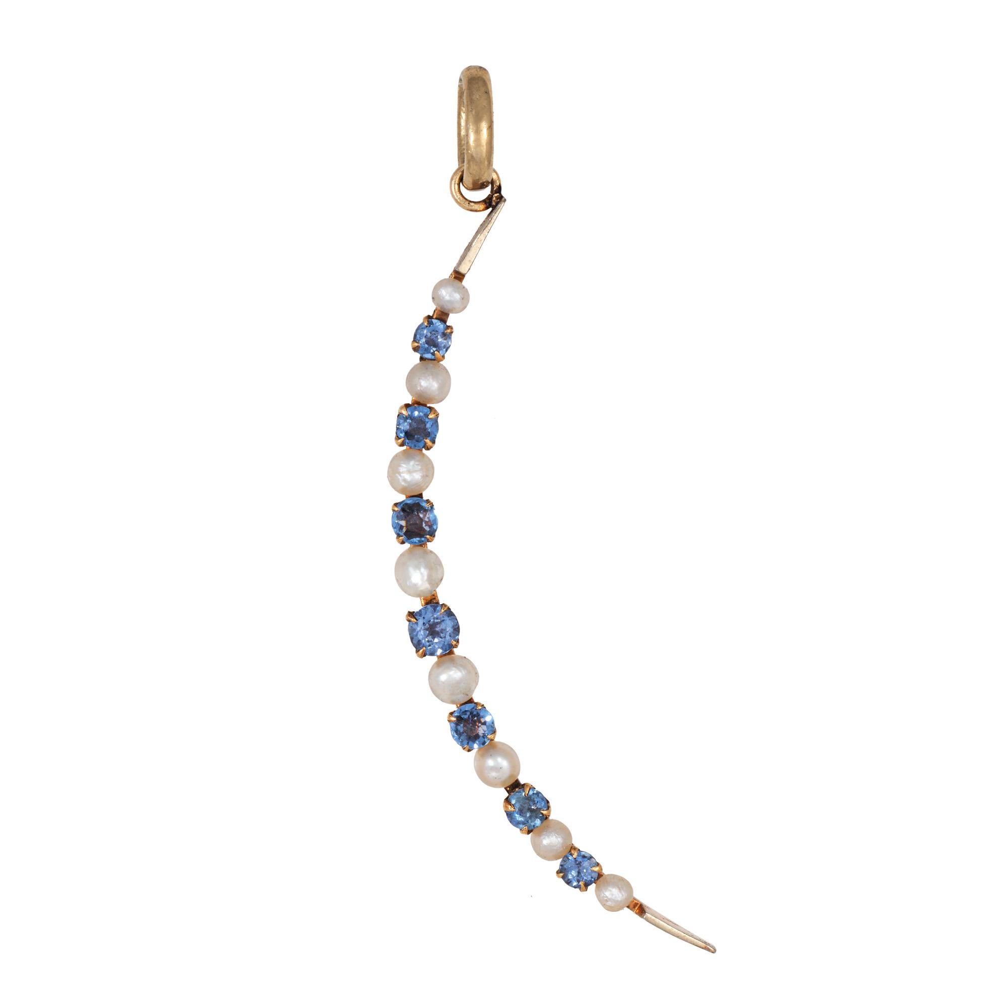 Taille ronde Pendentif ancien victorien en forme de croissant de lune, saphir, perle et or 14 carats en vente