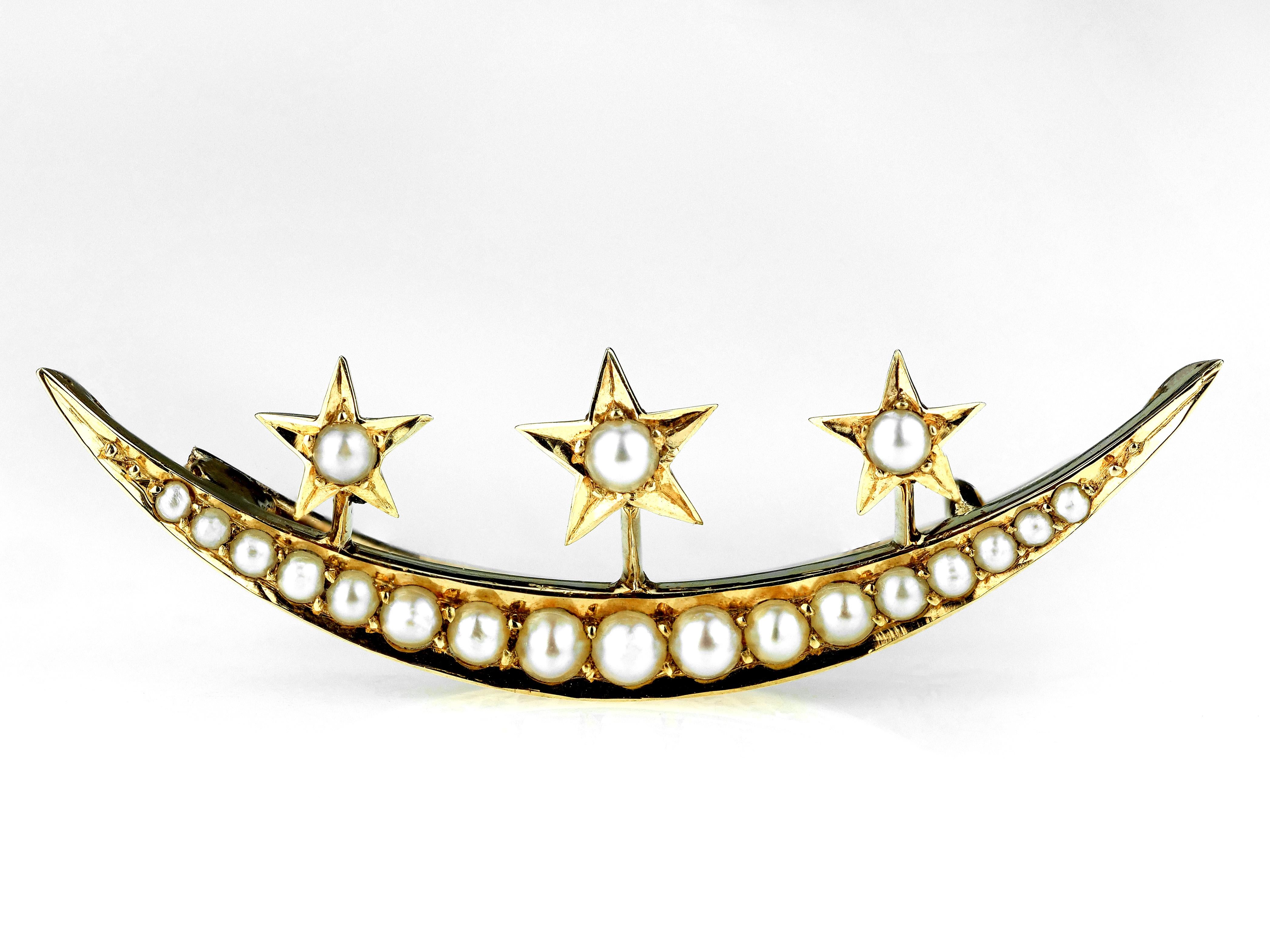 Antique, Victorian crescent moon and star brooch with sea water natural pearls set in 15 Karat yellow gold. This brooch is a beautiful and fine example of Victorian elegance and craftsmanship in a traditional astrology motif of Victorian era. 
 20 x