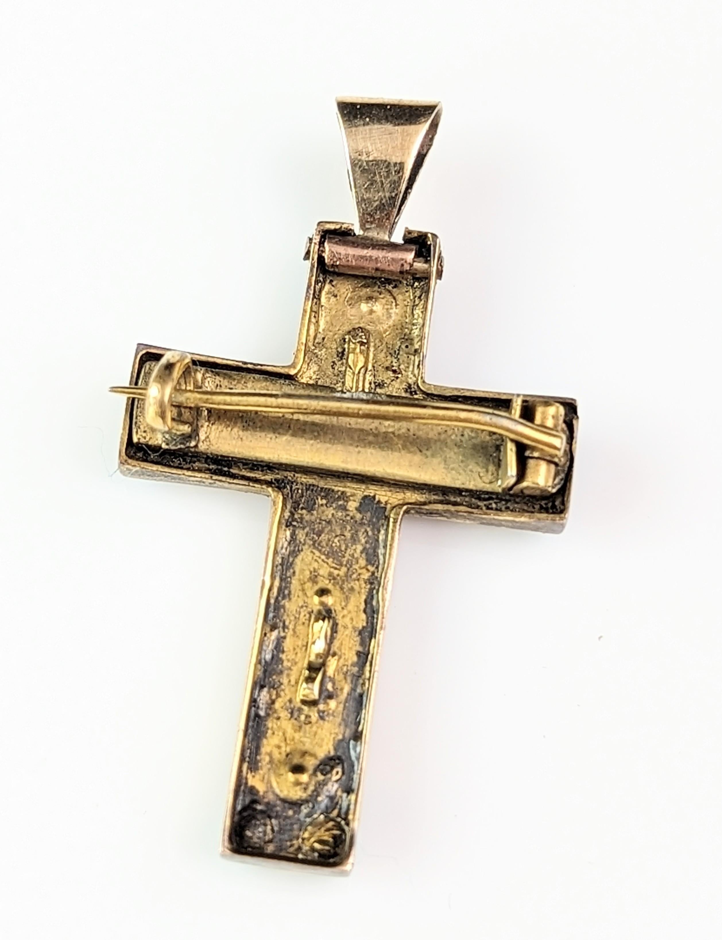 Broche pendentif croix victorienne ancienne, perle et pâte, or 9 carats  en vente 8