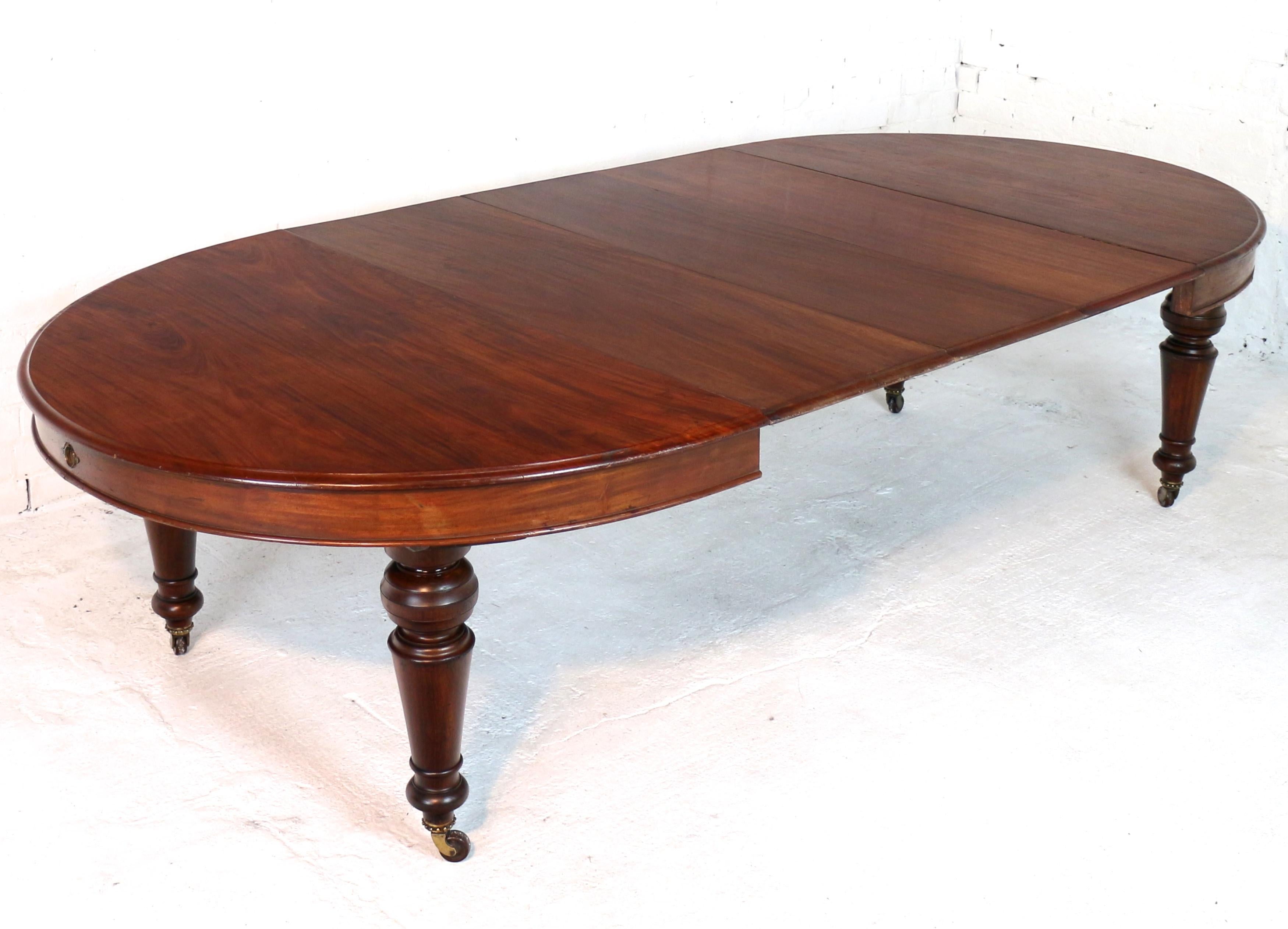 Late 19th Century Antique Victorian Cuban Mahogany Extending Dining Table & Three Leaves, Seats 12 For Sale