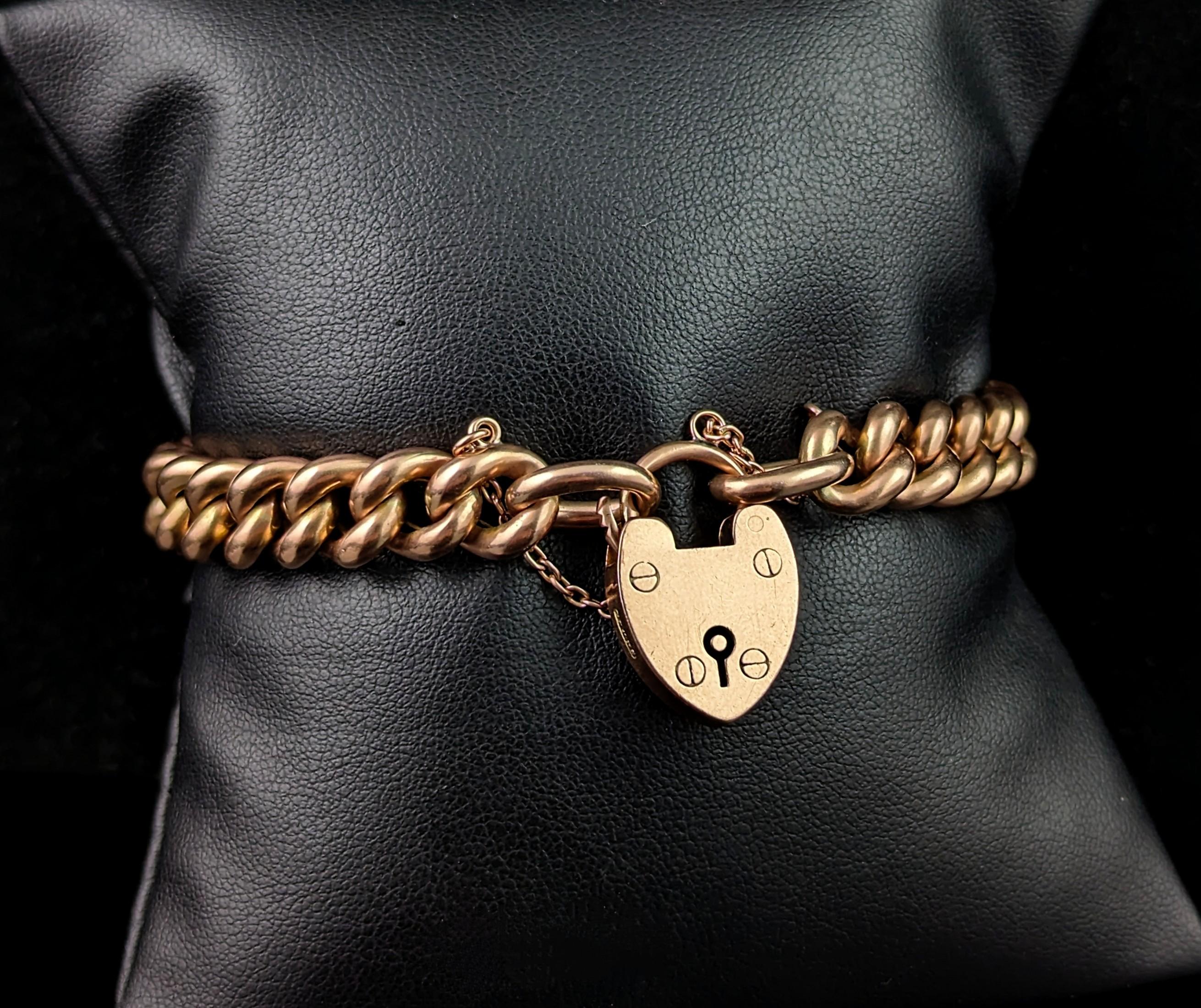 Antique Victorian curb link bracelet, chunky, heart padlock  In Good Condition For Sale In NEWARK, GB