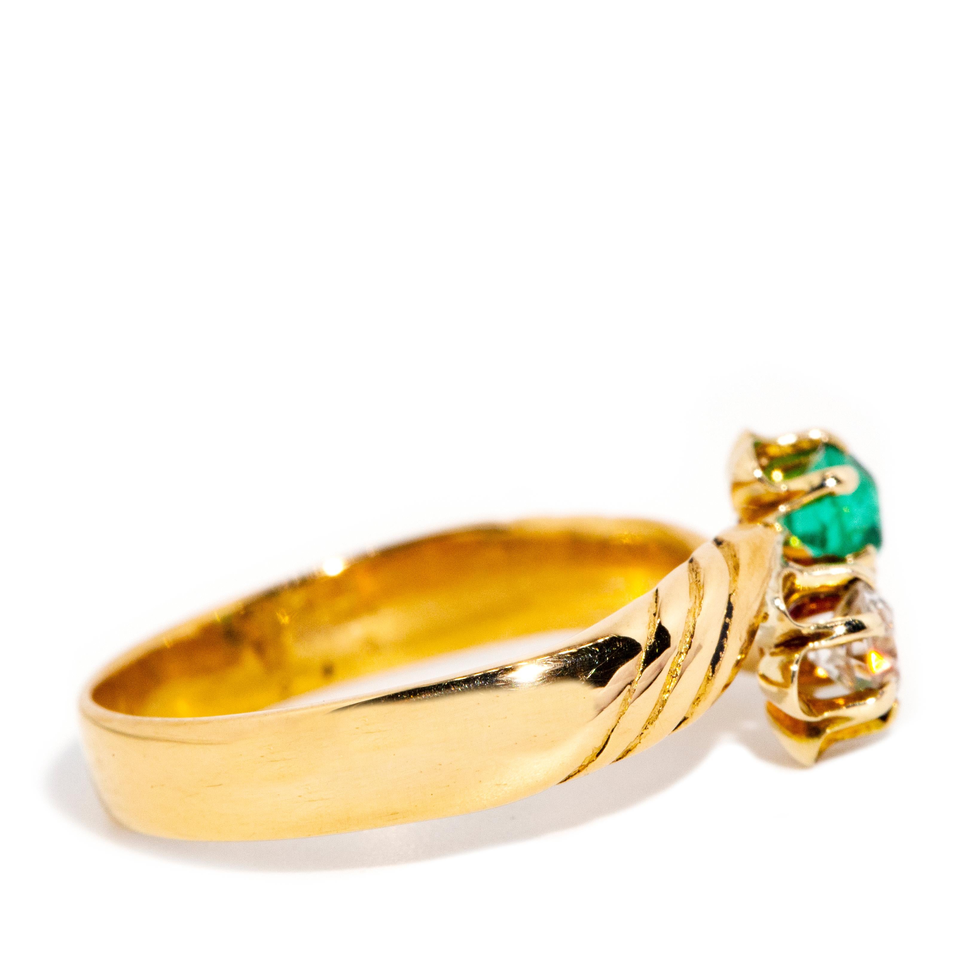 Antike viktorianische Cushion Cut Smaragd & Diamant Toi Et Moi Ring 22 Karat Gold Damen im Angebot