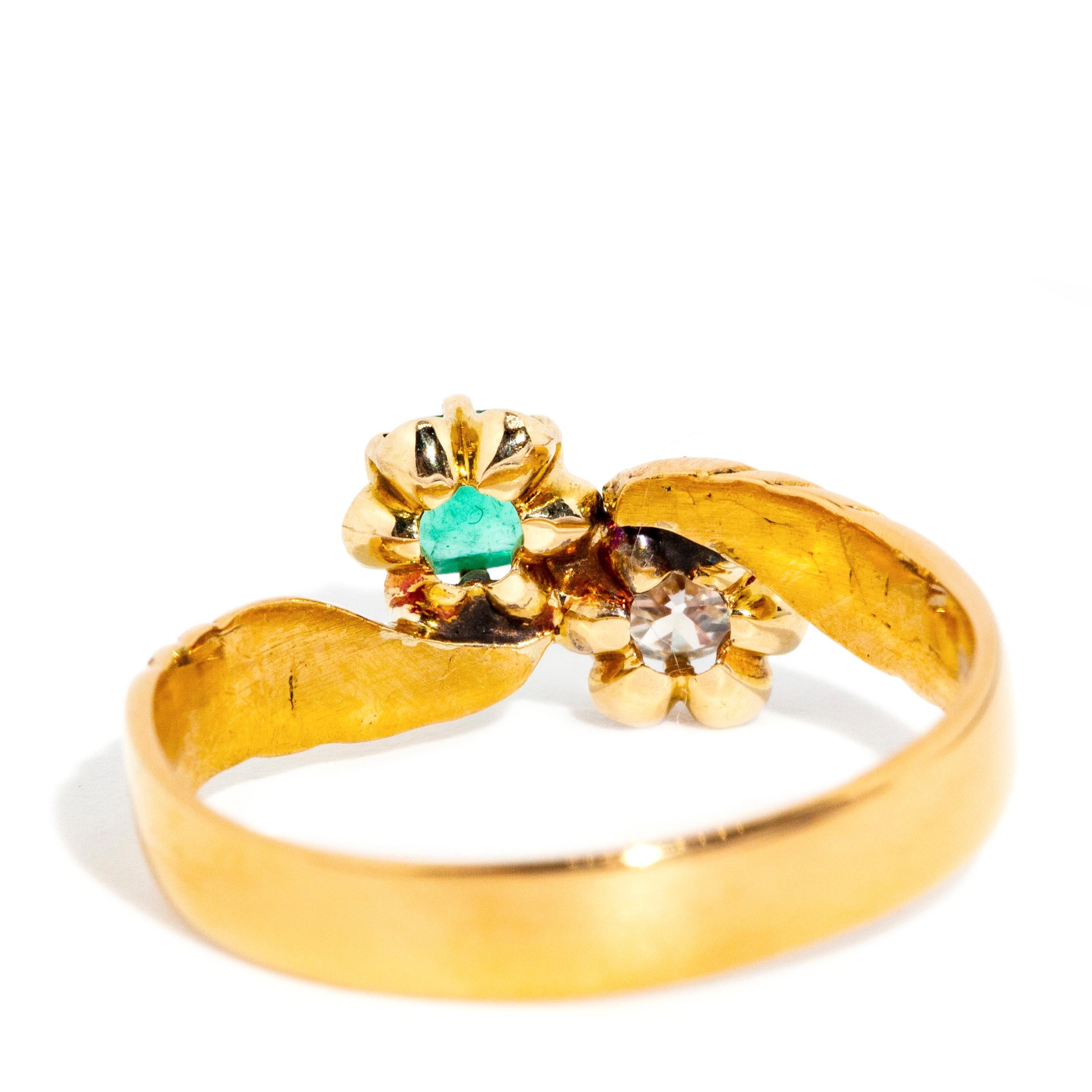 Antike viktorianische Cushion Cut Smaragd & Diamant Toi Et Moi Ring 22 Karat Gold im Angebot 2