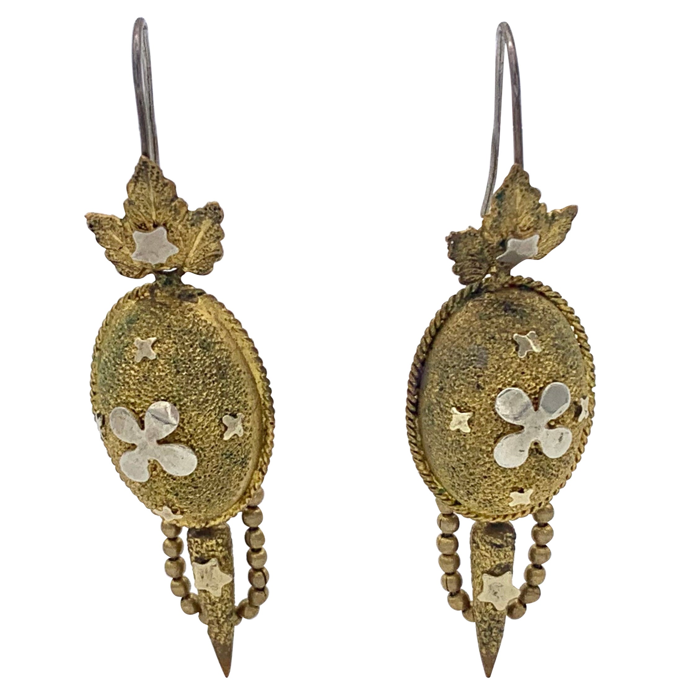 Boucles d'oreilles pendantes victoriennes antiques  Tassels en métal doré bicolores, feuilles et fleurs