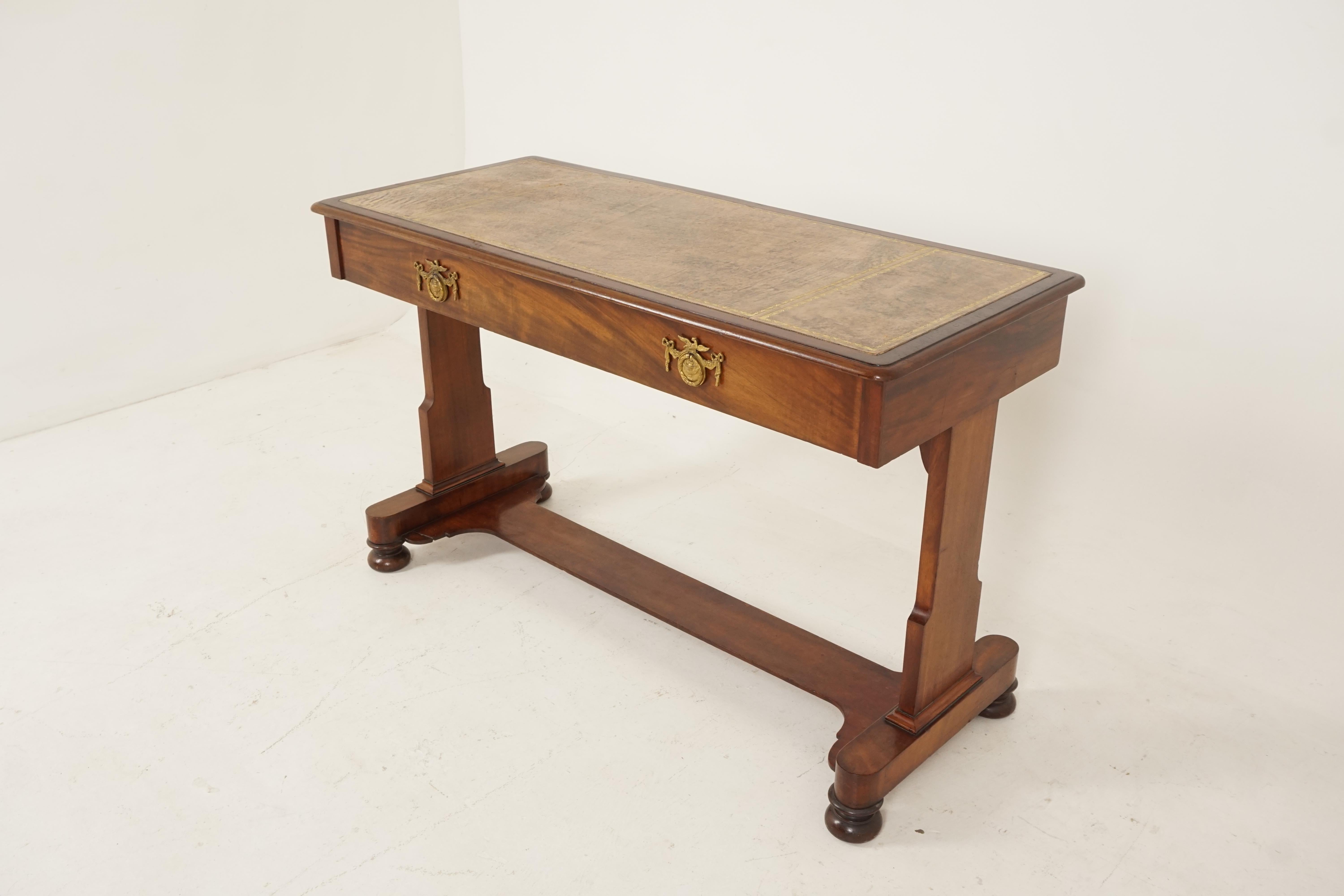 Antique Victorian desk, Walnut writing table, Scotland 1830, B2487

Scotland 1830
Solid Walnut + veneers
Original finish
Table top has three panels inserted with a grey leather writing surface
No drawers on the front just a pair of original brass