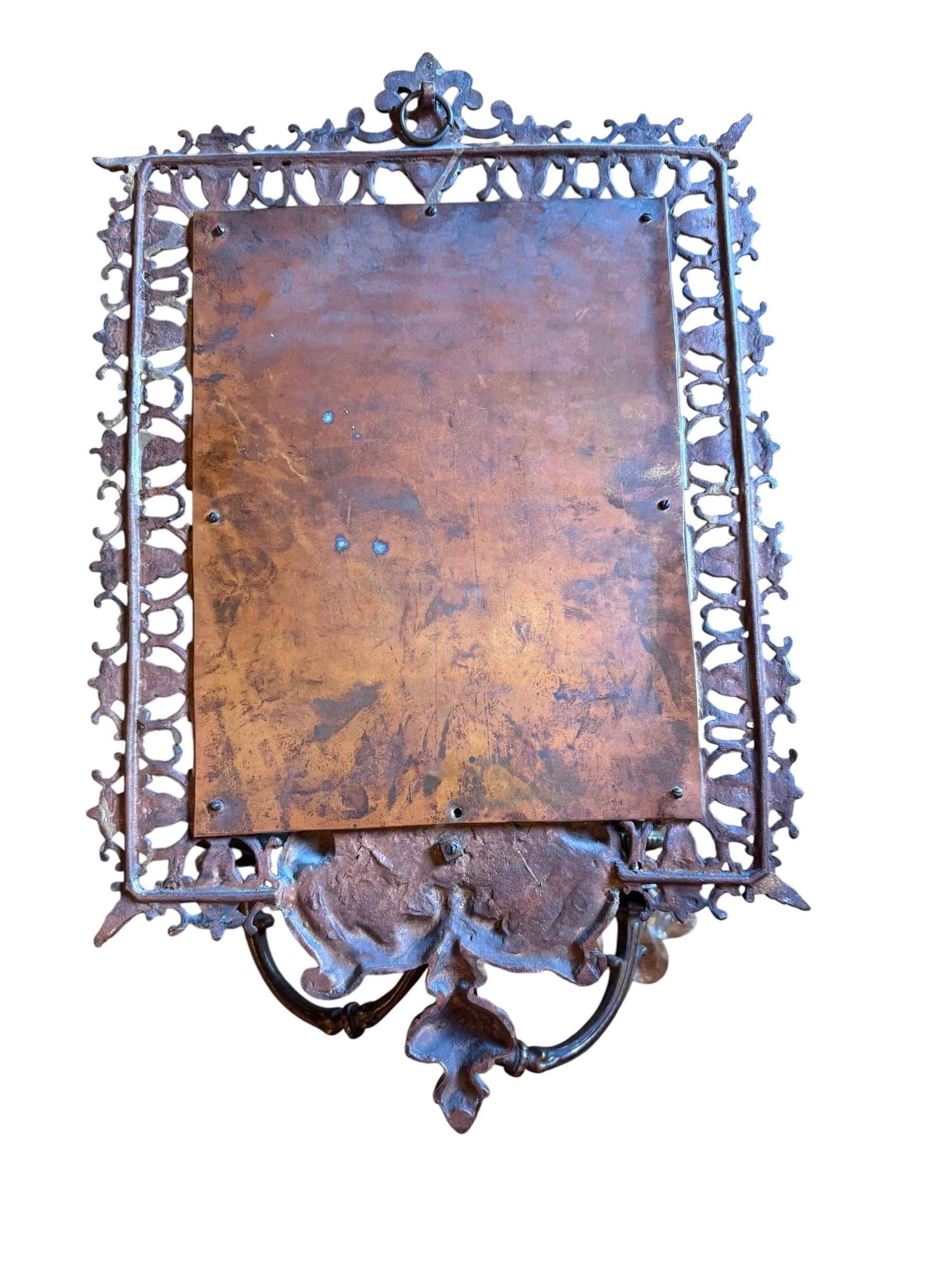 Antique Victorian Devil Fantasy Style Ornate Figural Beveled Mirror Candle Sconcesces

Questi splendidi pezzi provengono direttamente dall'Italia. Perfette per aggiungere un tocco di drammaticità al tuo spazio abitativo, queste applique non sono