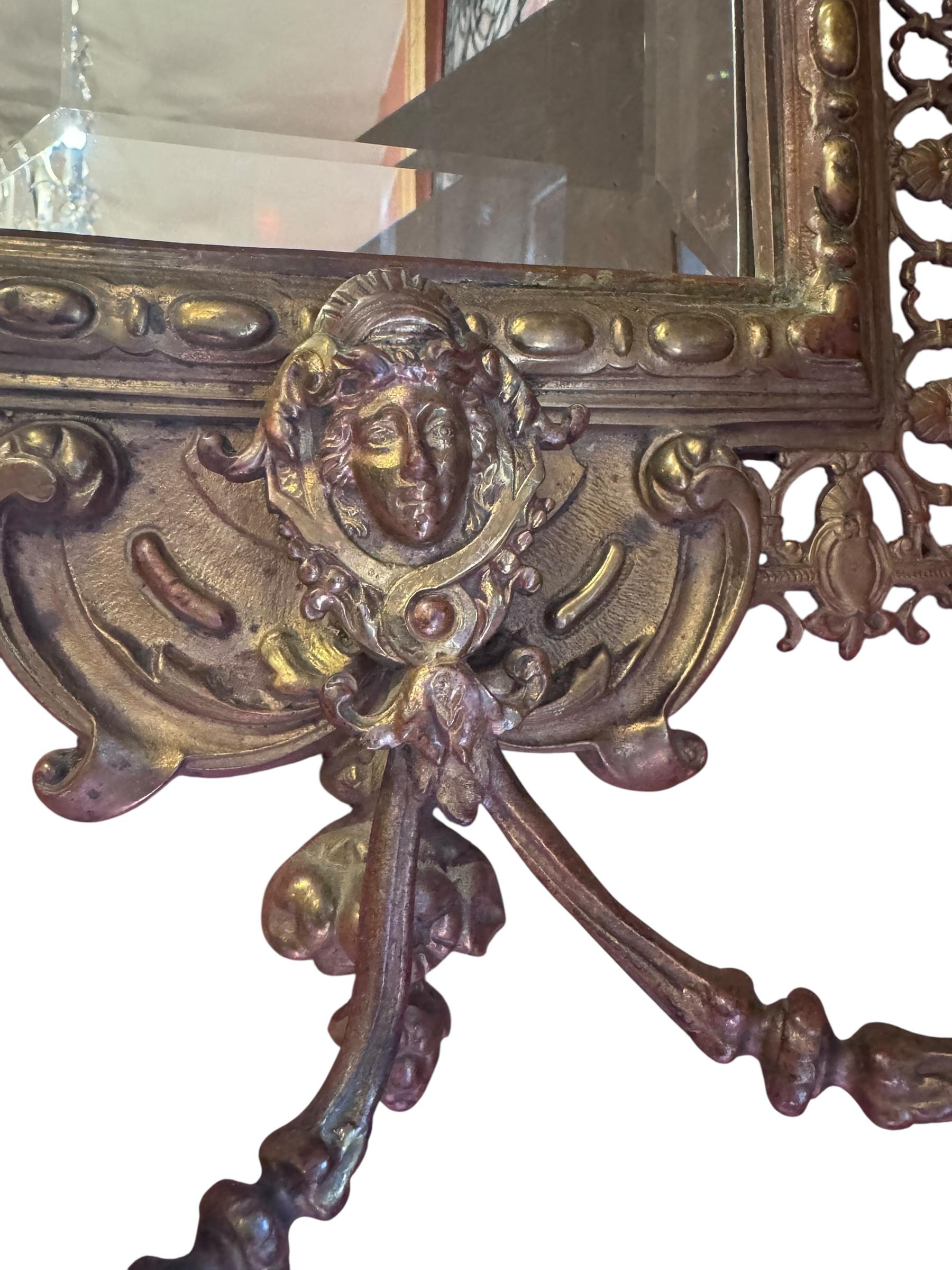 Britannico Antique Mirror ornato in stile fantasy vittoriano con specchio smussato in vendita