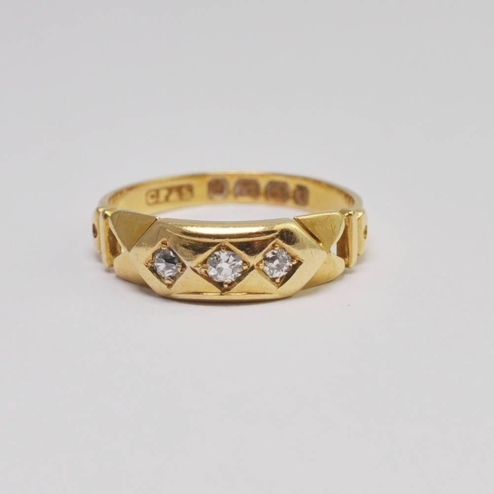 Antique Victorian Diamond 18 Carat Gold Ring In Excellent Condition For Sale In ALTRINCHAM, GB