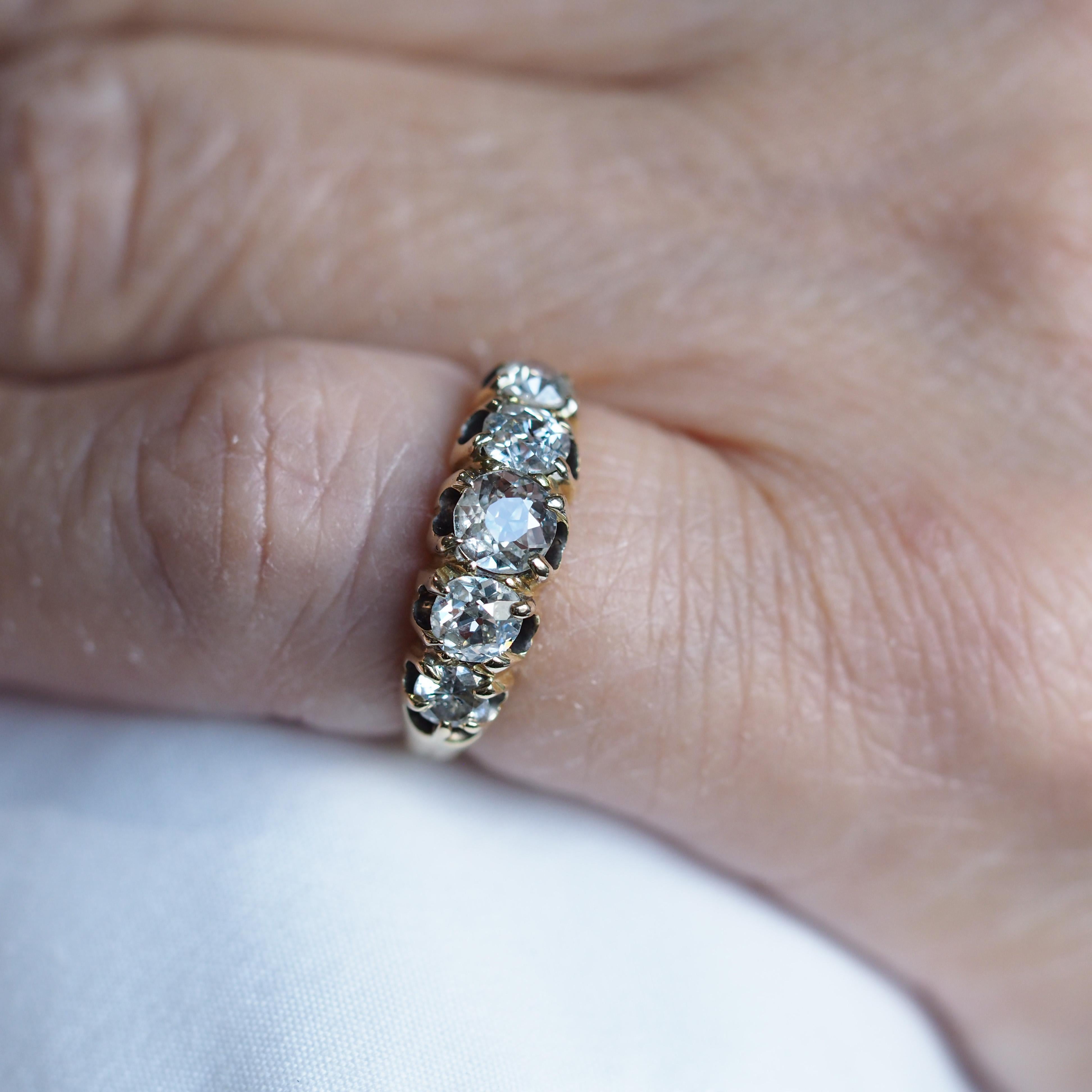 Antiker viktorianischer Diamantring mit 5 Steinen 18K Gold c.1890 im Angebot 9