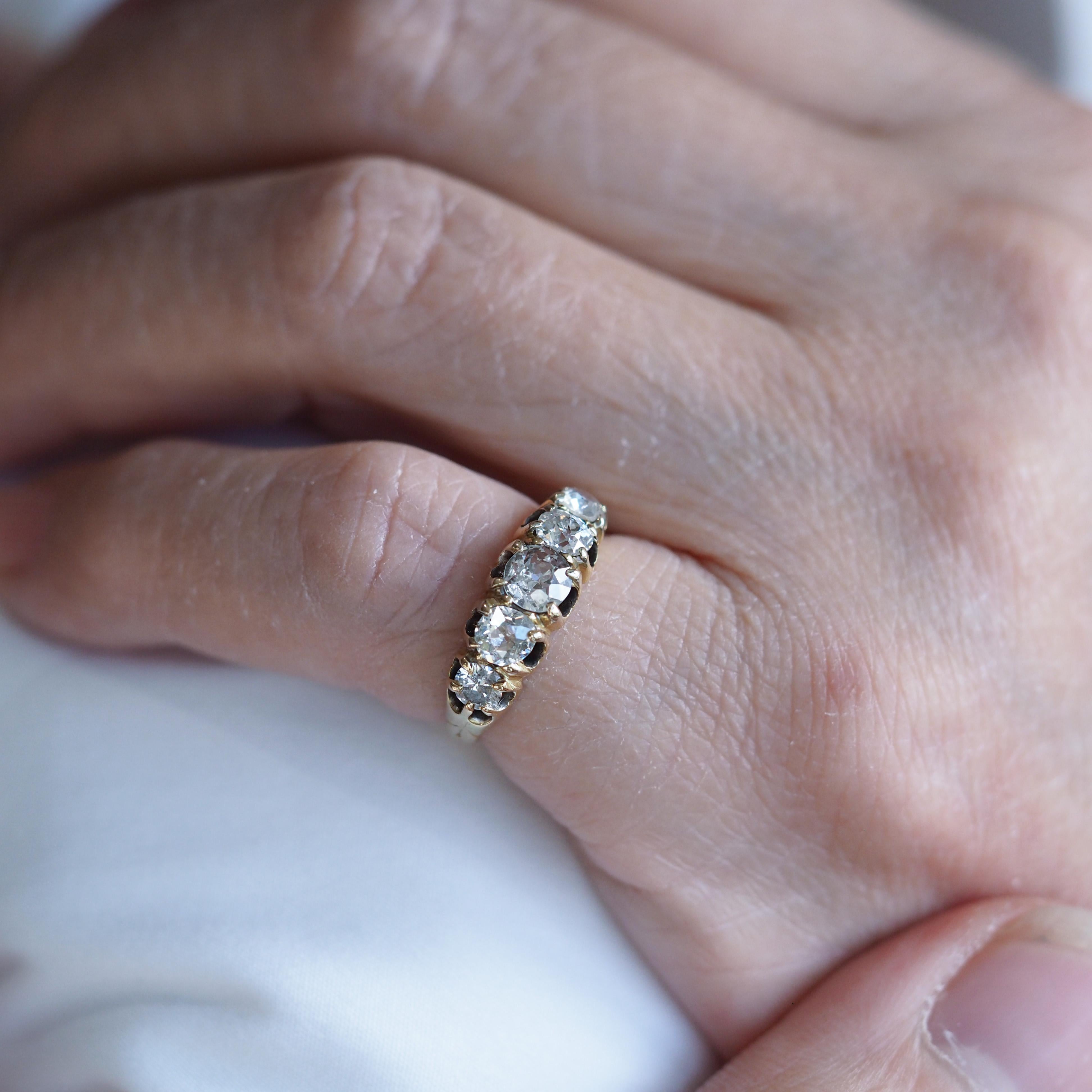 Antiker viktorianischer Diamantring mit 5 Steinen 18K Gold c.1890 im Angebot 12