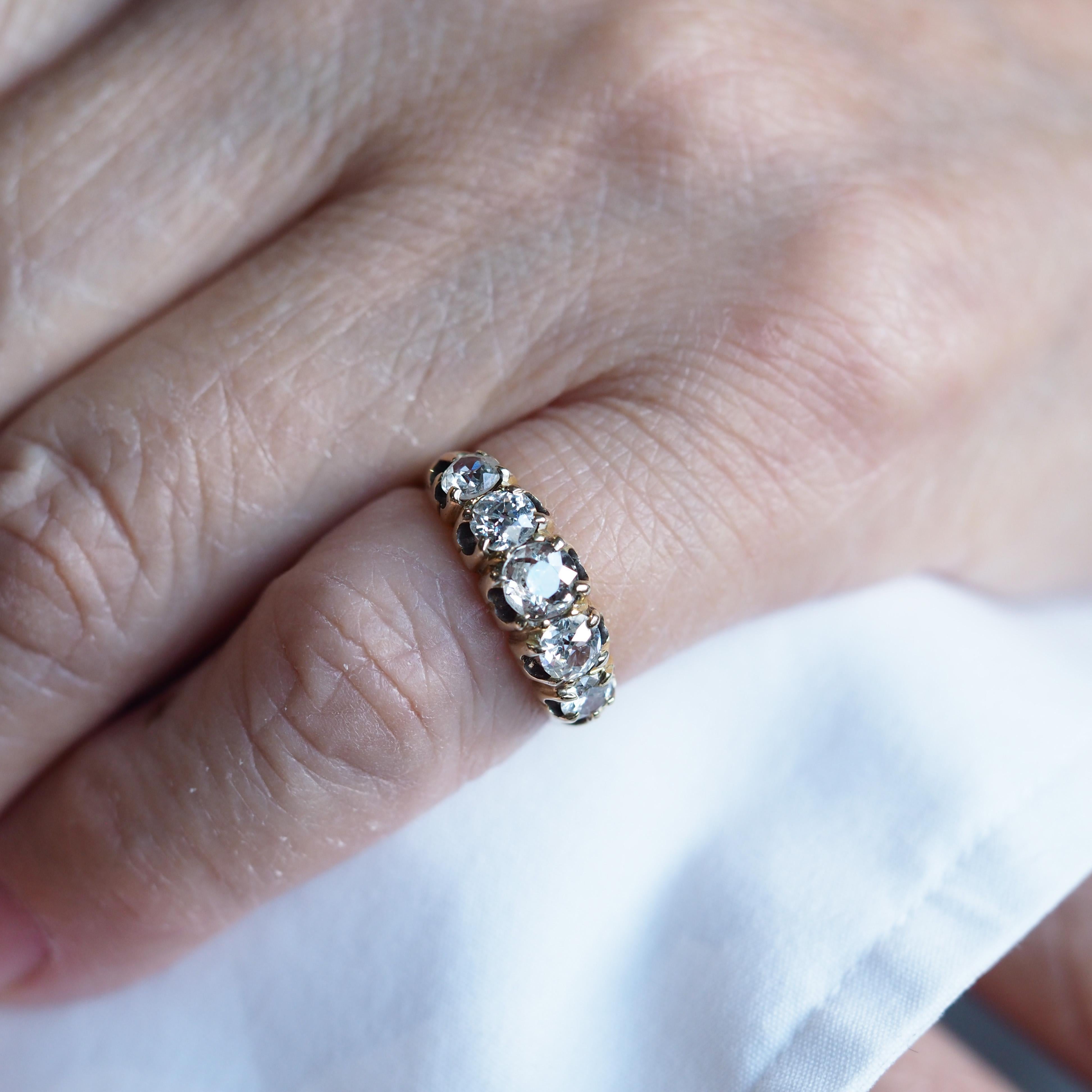 Antiker viktorianischer Diamantring mit 5 Steinen 18K Gold c.1890 im Angebot 13