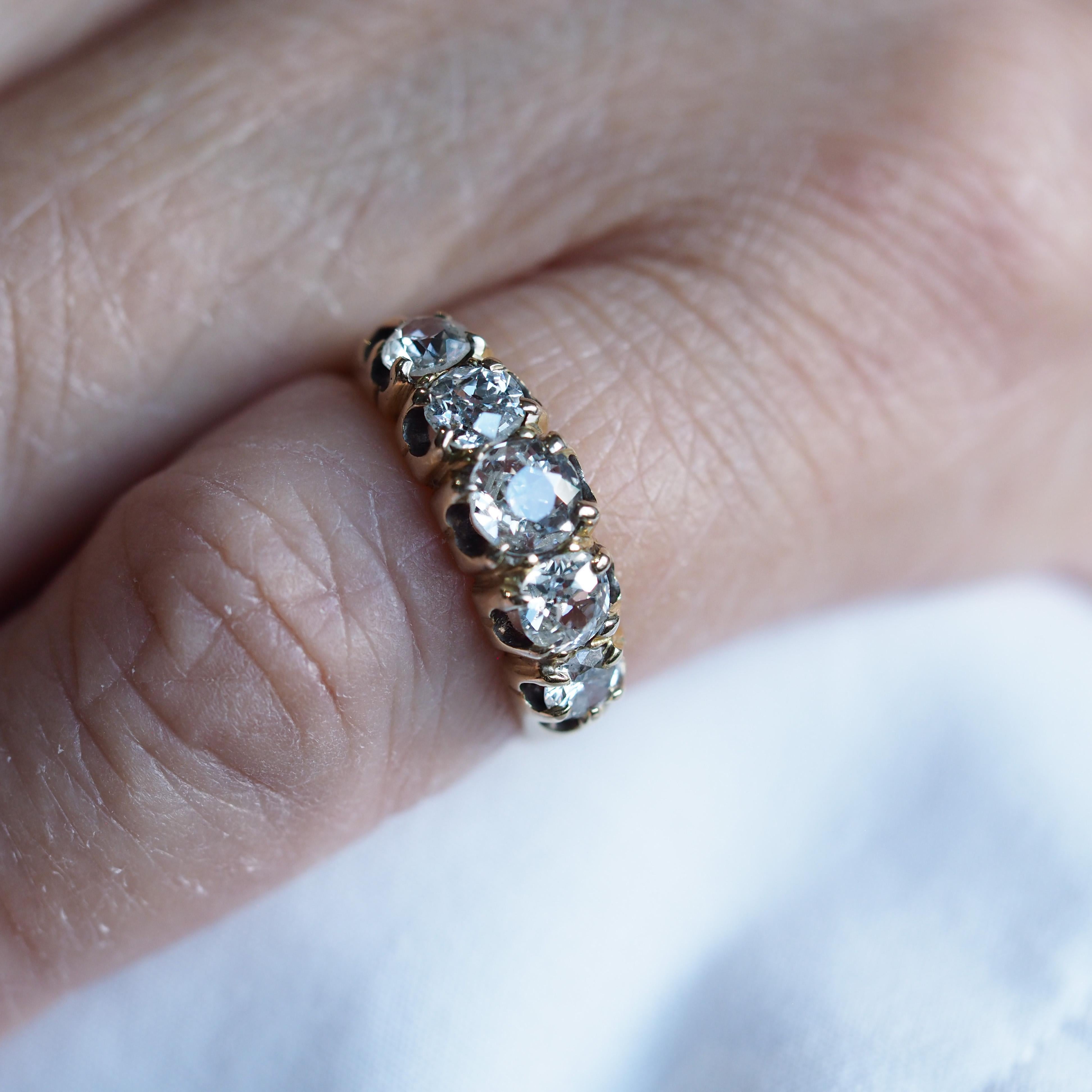 Antiker viktorianischer Diamantring mit 5 Steinen 18K Gold c.1890 im Zustand „Gut“ im Angebot in London, GB