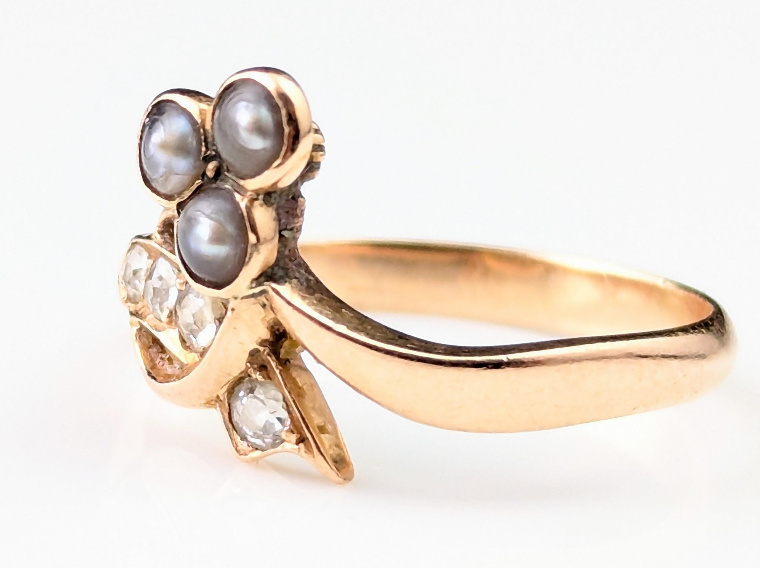Antique Victorian Diamond and Pearl shamrock ring, 18k gold For Sale 6