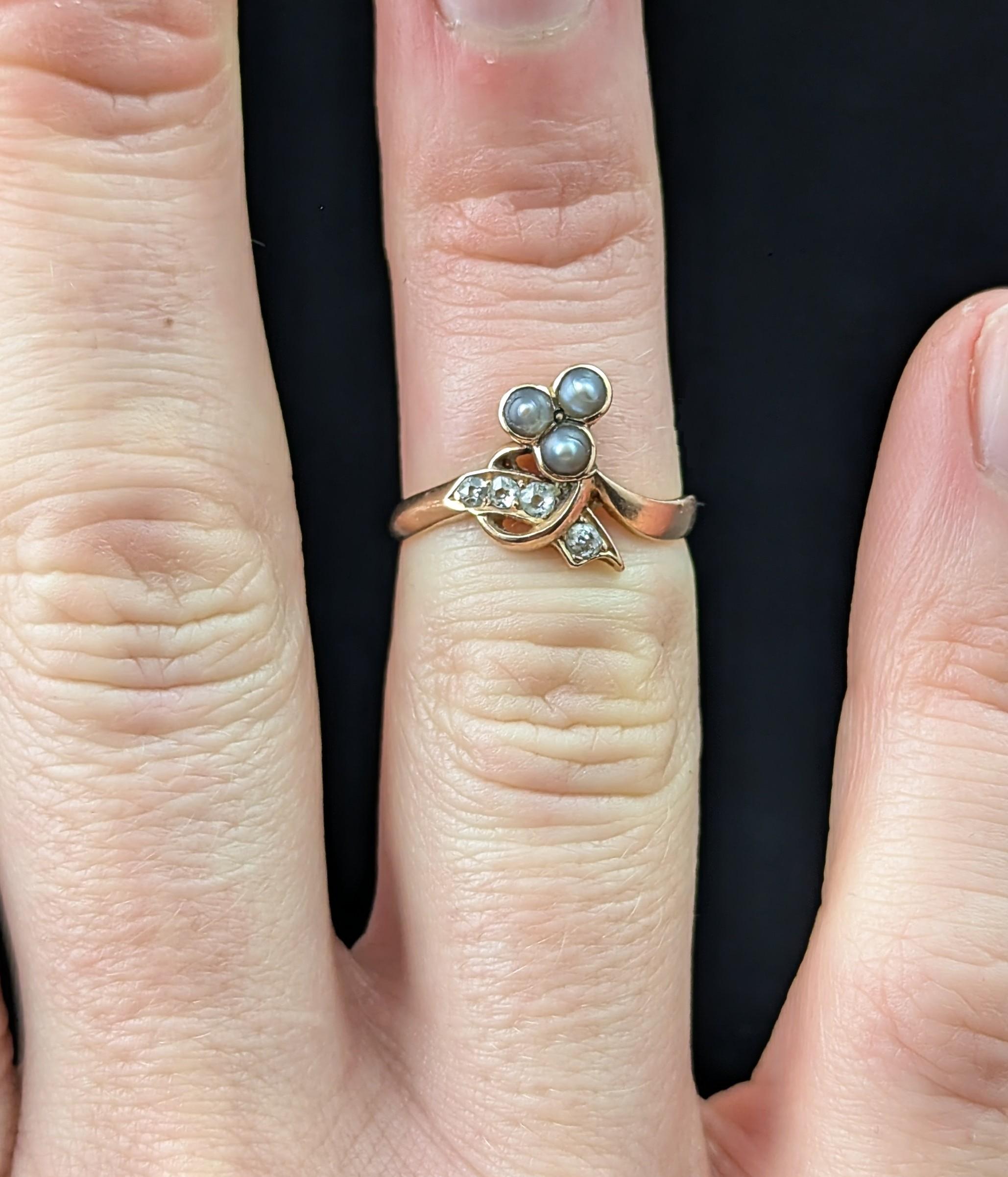Antique Victorian Diamond and Pearl shamrock ring, 18k gold For Sale 1