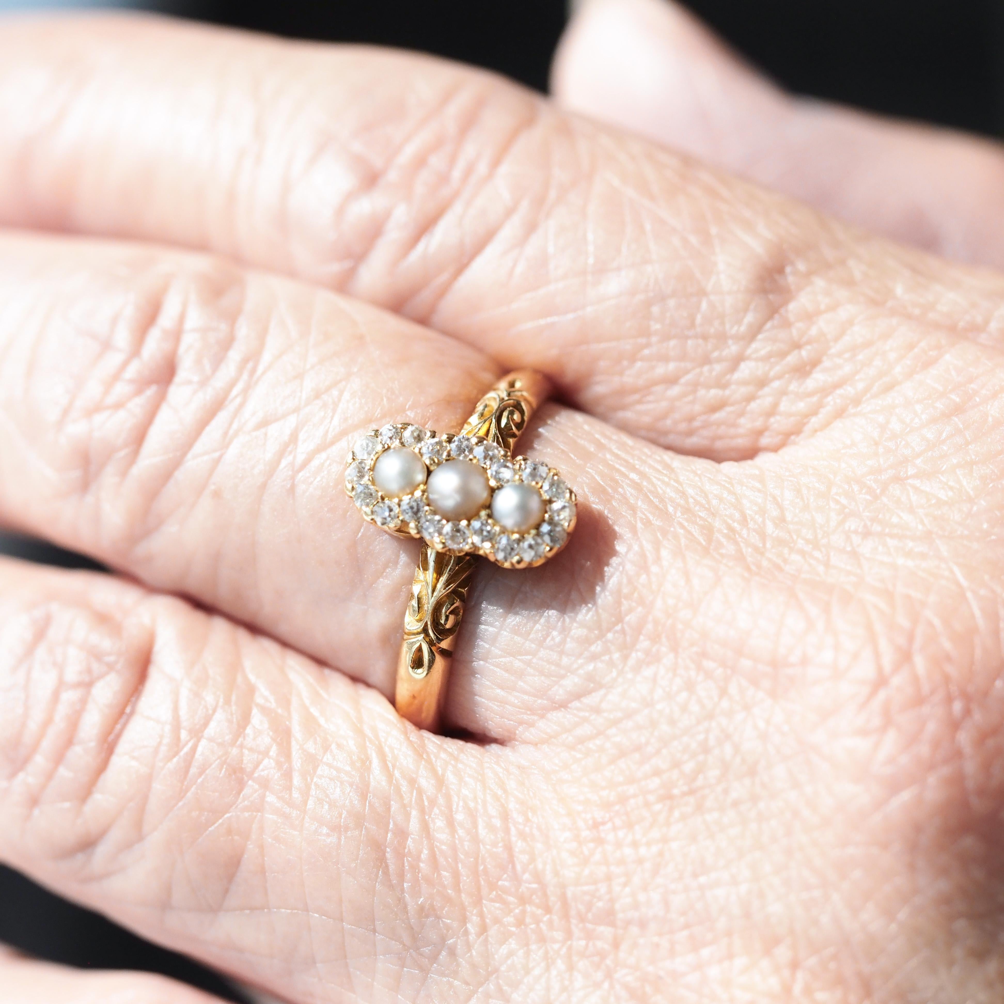 Antique Victorian Diamond and Pearl Triple Cluster Ring 18K Gold - c.1900 For Sale 7
