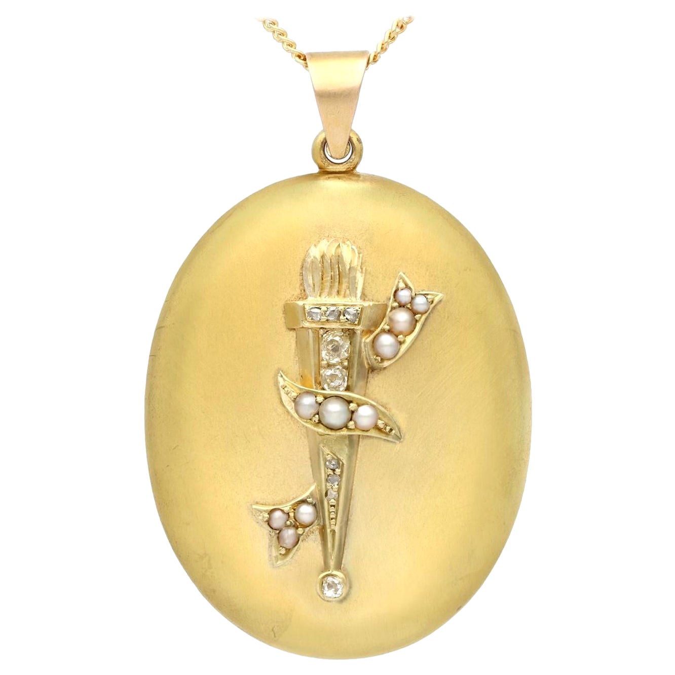 Antiguo Colgante Victoriano de Relicario de Oro Amarillo con Diamantes y Perlas en venta