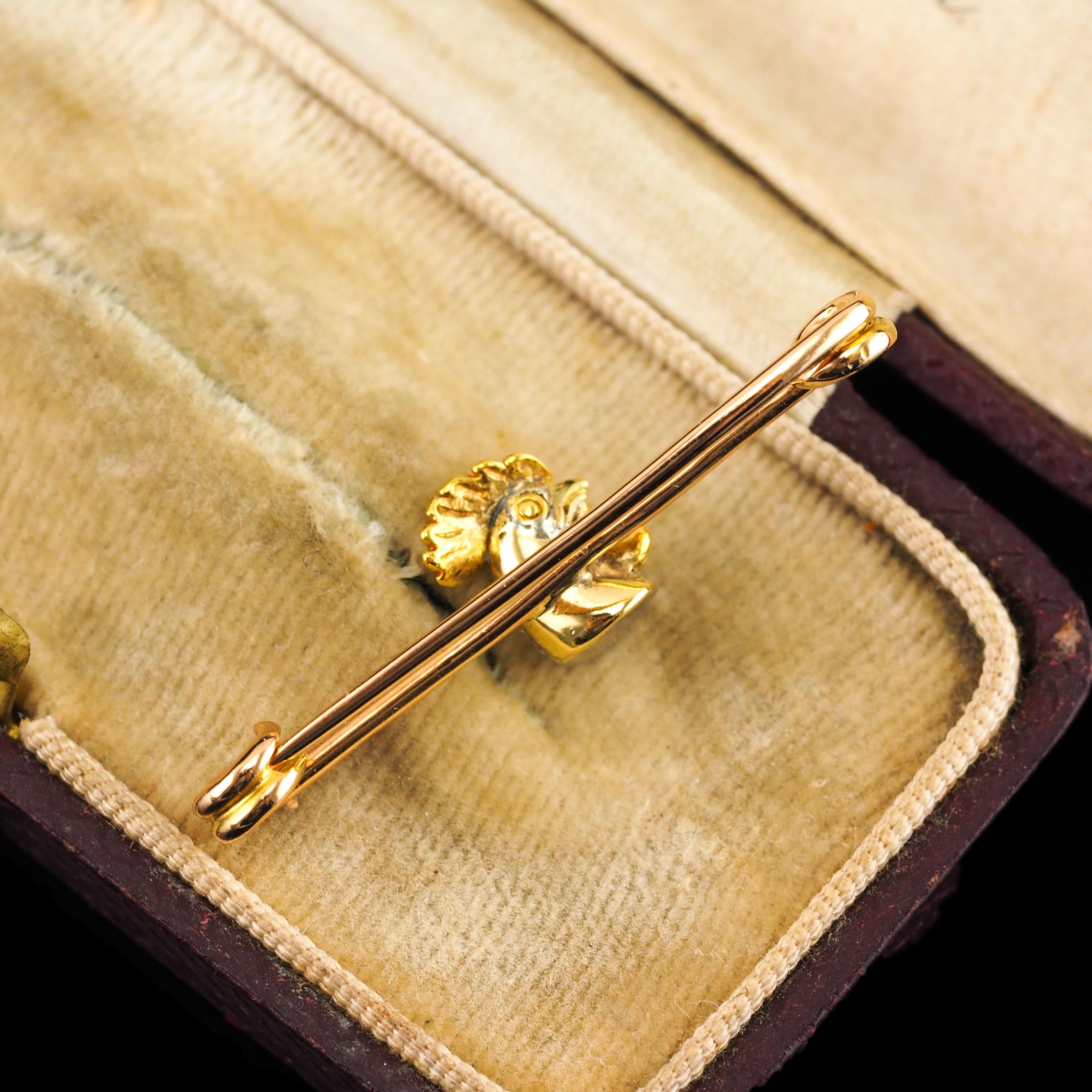 Broche victorienne ancienne en or 15 carats avec diamants et rubis en vente 9