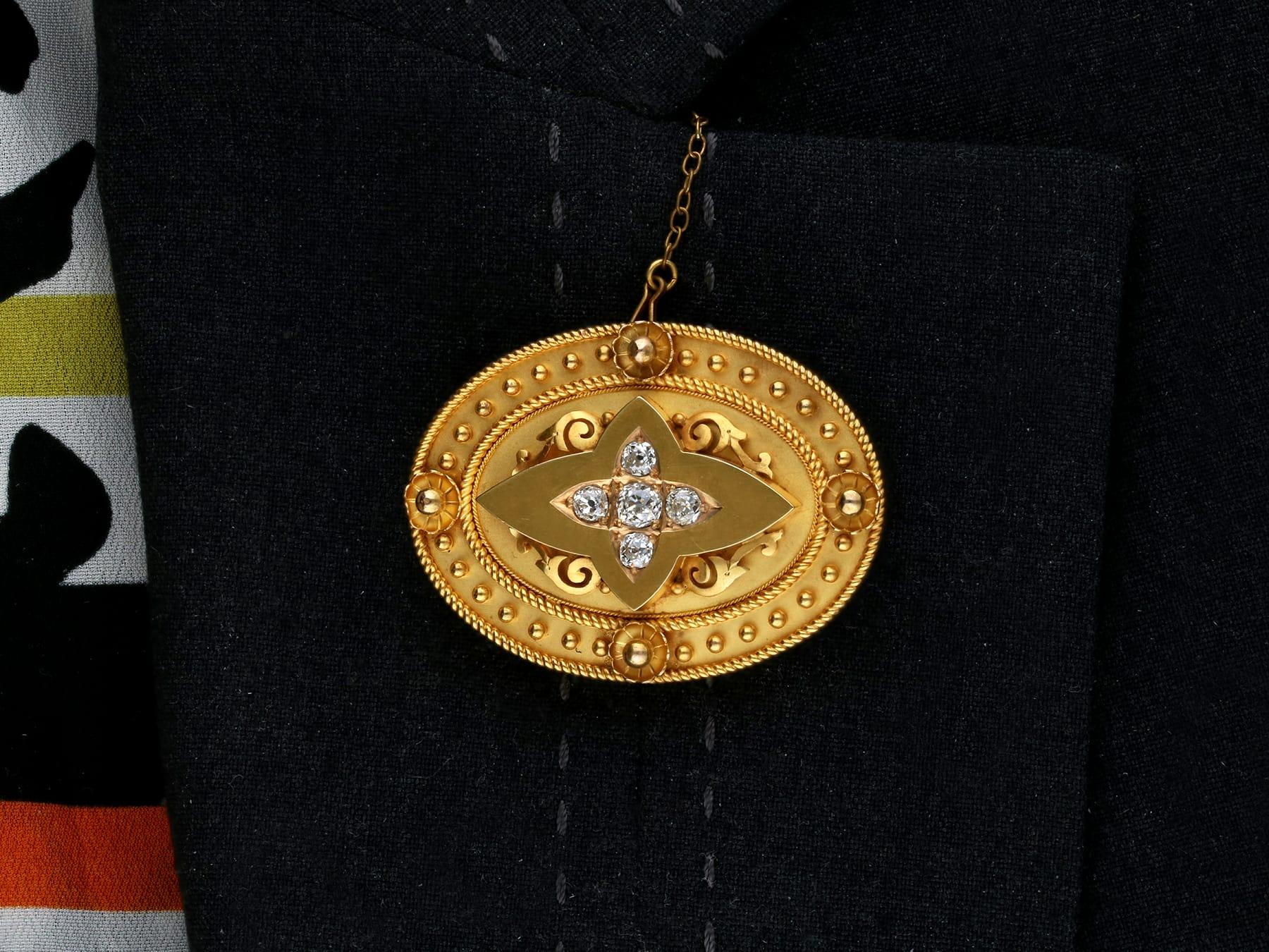 Antike viktorianische Diamant- und Gelbgold-Brosche oder -Medaillon im Angebot 2