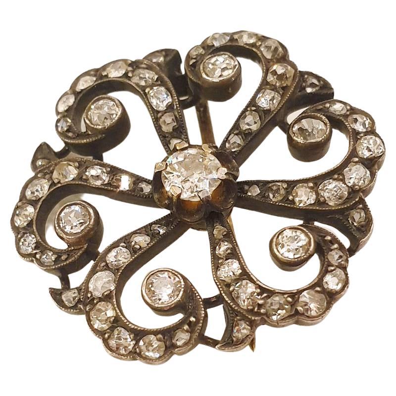 Antique 1880s Victorian Old Mine Cut Diamond Brooch In Good Condition For Sale In Cairo, EG