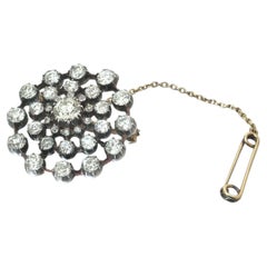 Broche victorienne ancienne ornée d'un bouquet de diamants, en or 9 carats et en argent