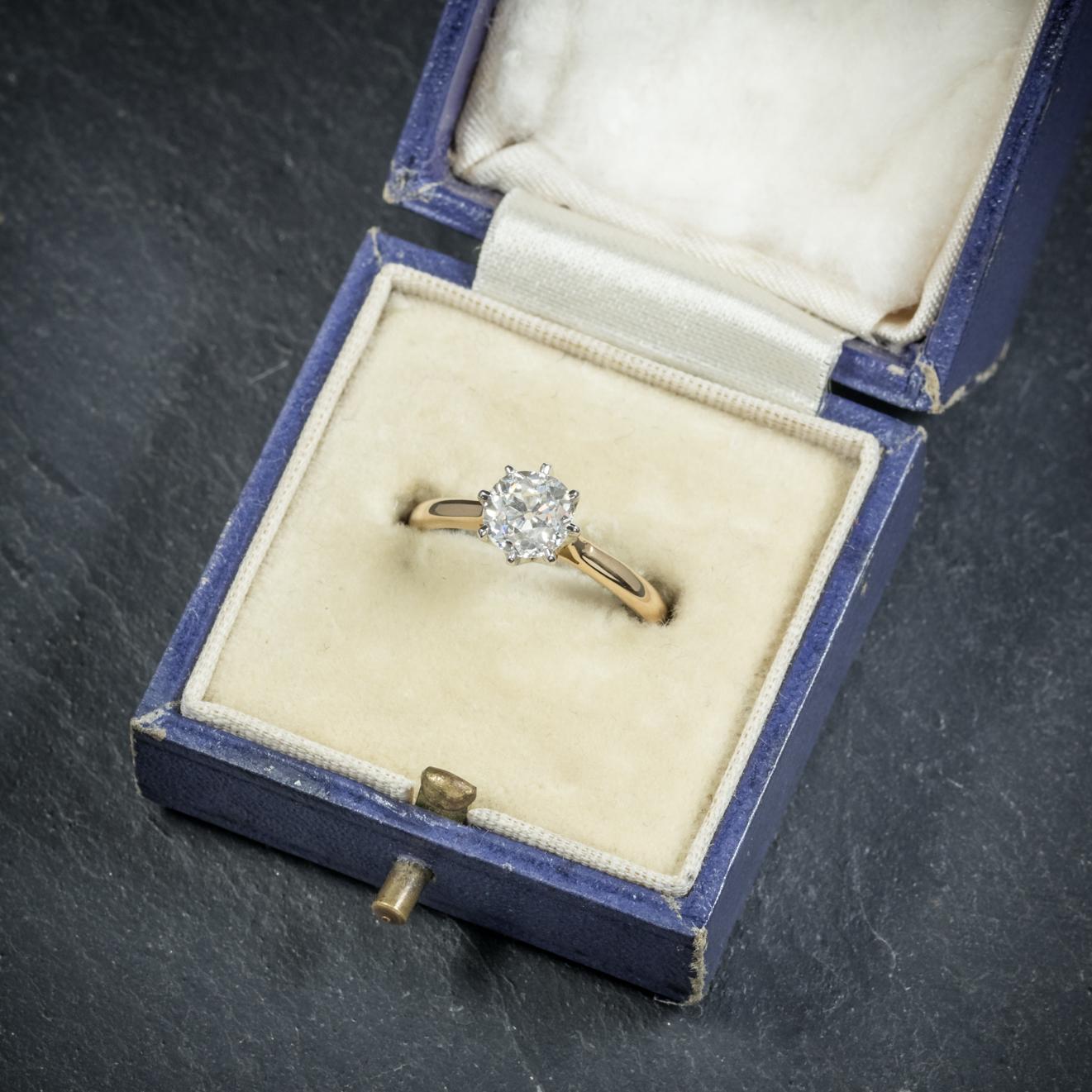 Antique Victorian Diamond Engagement Ring 18 Carat Gold, circa 1900 For Sale 3