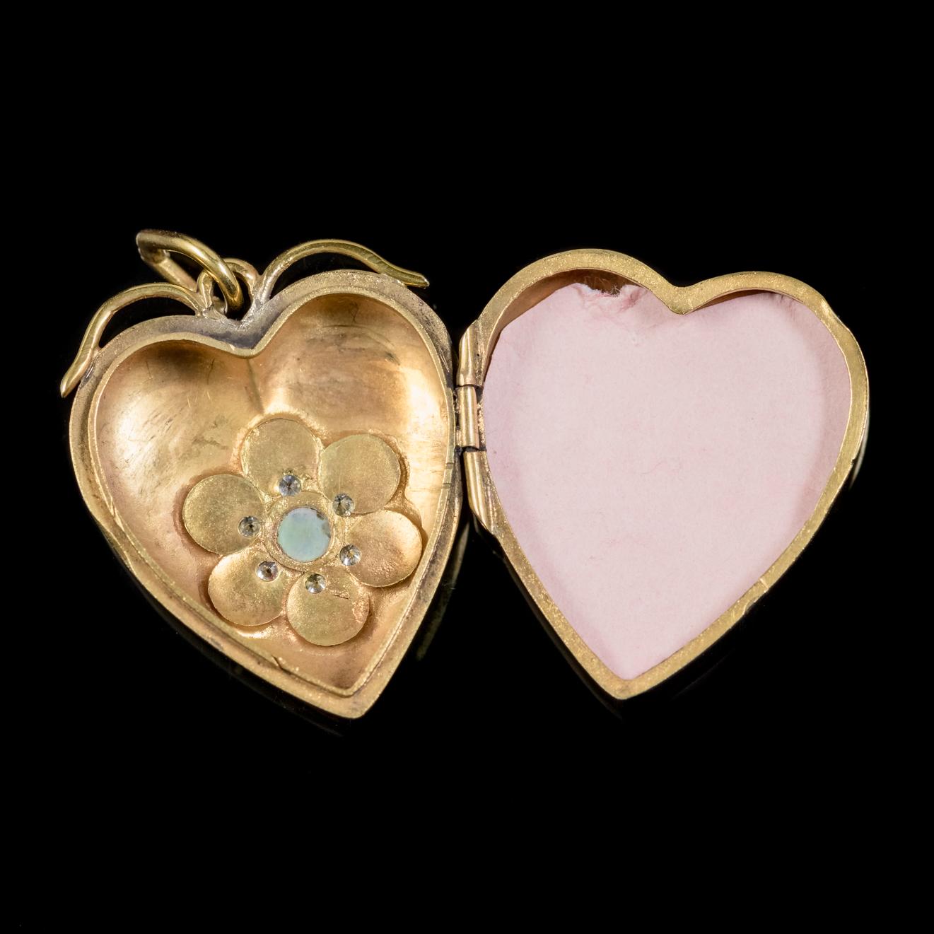 Antique Victorian Diamond Opal Heart Locket 18 Carat Gold, circa 1900 In Excellent Condition For Sale In Lancaster, Lancashire
