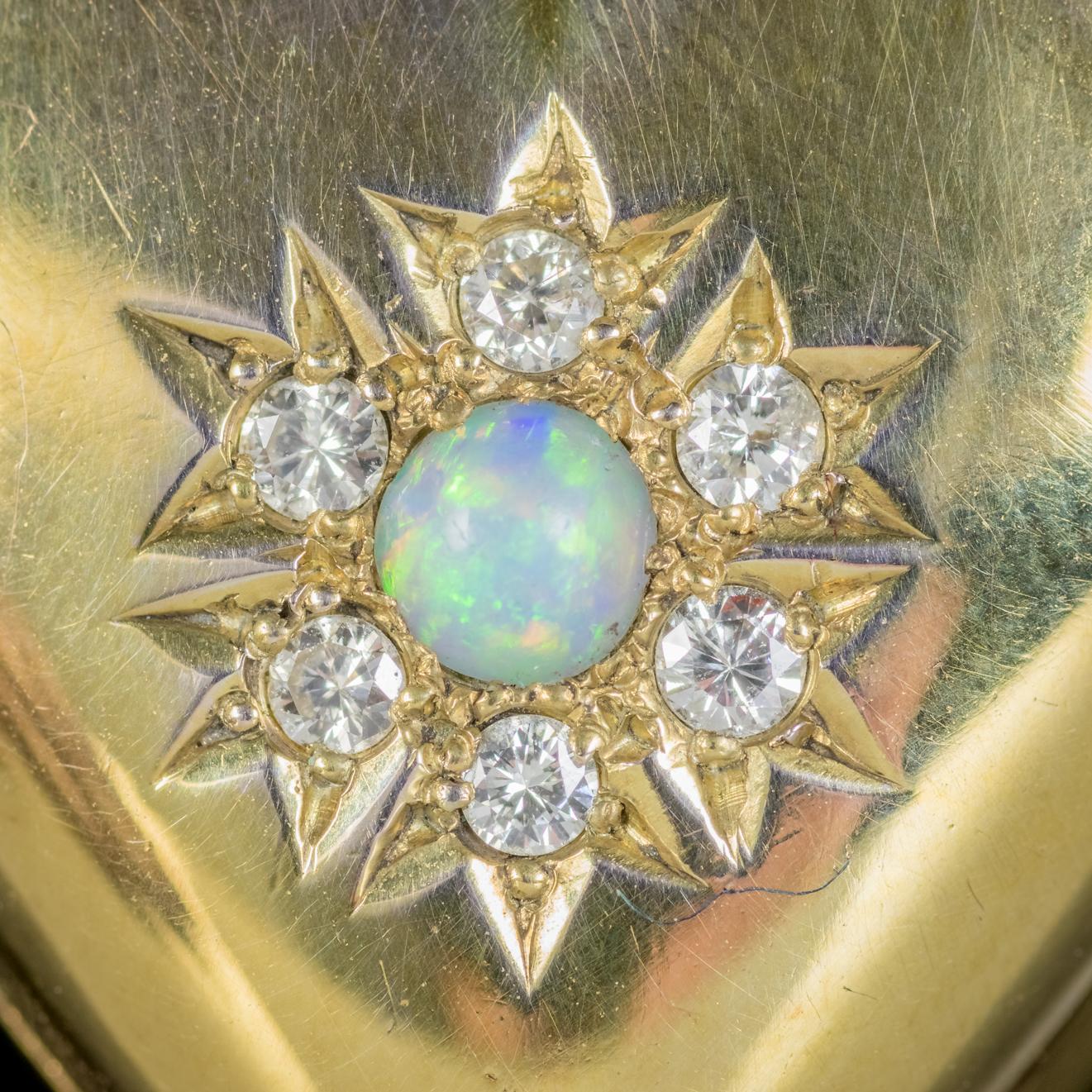 Antique Victorian Diamond Opal Heart Locket 18 Carat Gold, circa 1900 For Sale 1